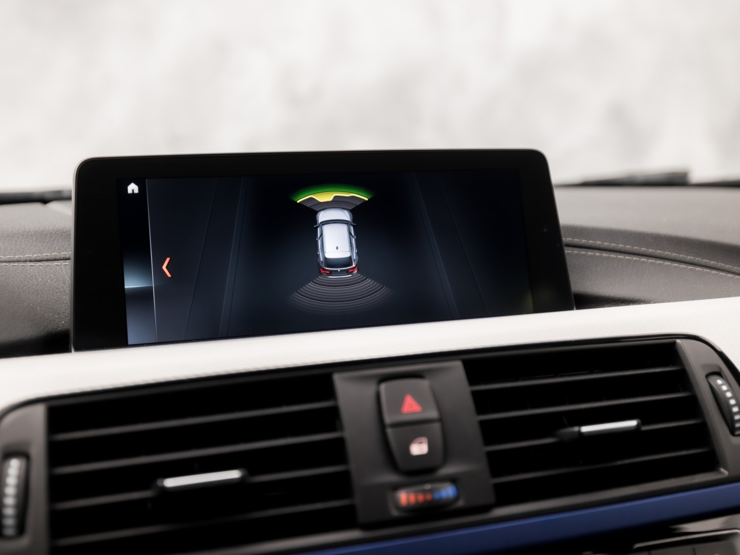 BMW 3 Serie 320i M Sport High Executive 184Pk Automaat (GROOT NAVI, DEALER ONDERHOUDEN, CLIMATE, LEDER, STOELVERWARMING, SPORTSTOELEN, PARKEERSENSOREN, GETINT GLAS, NIEUWSTAAT)