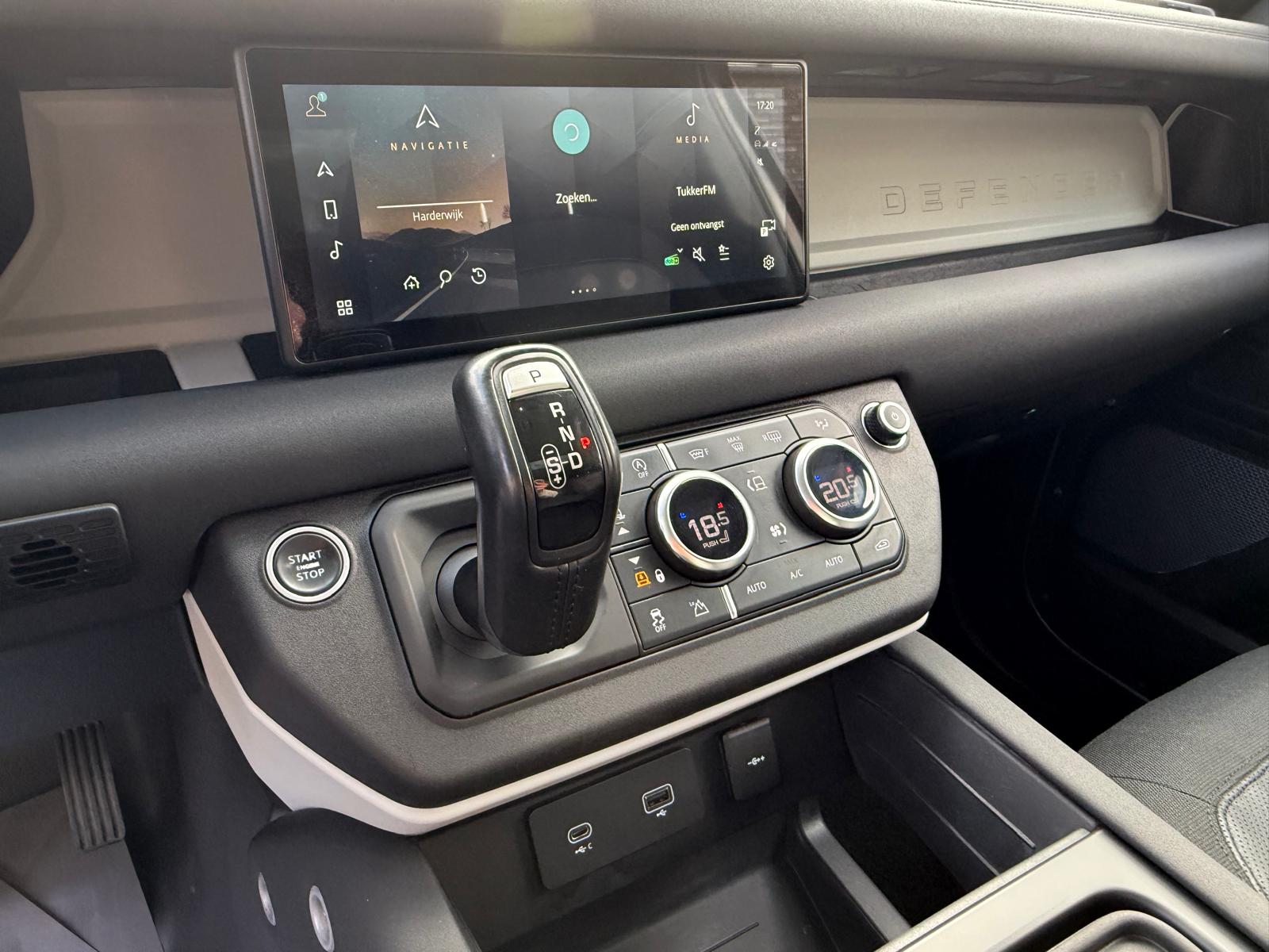 Land Rover Defender 2.0 D240 110 S | 3/6/12MND GARANTIE | GRIJSKENTEKEN| PANO | CRUISE | LED | CARPLAY | DAB | NAVI | LMV |