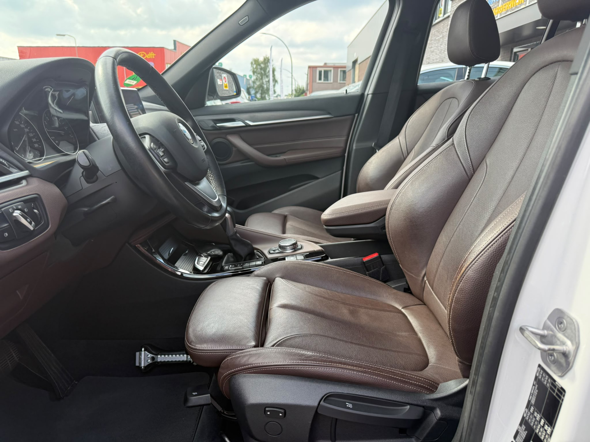 BMW X1 xDrive20i xLine | 3E EIGENAAR | 3/6/12MND GARANTIE| PANO DAK | HEAD UP | LEDER | NAVI |