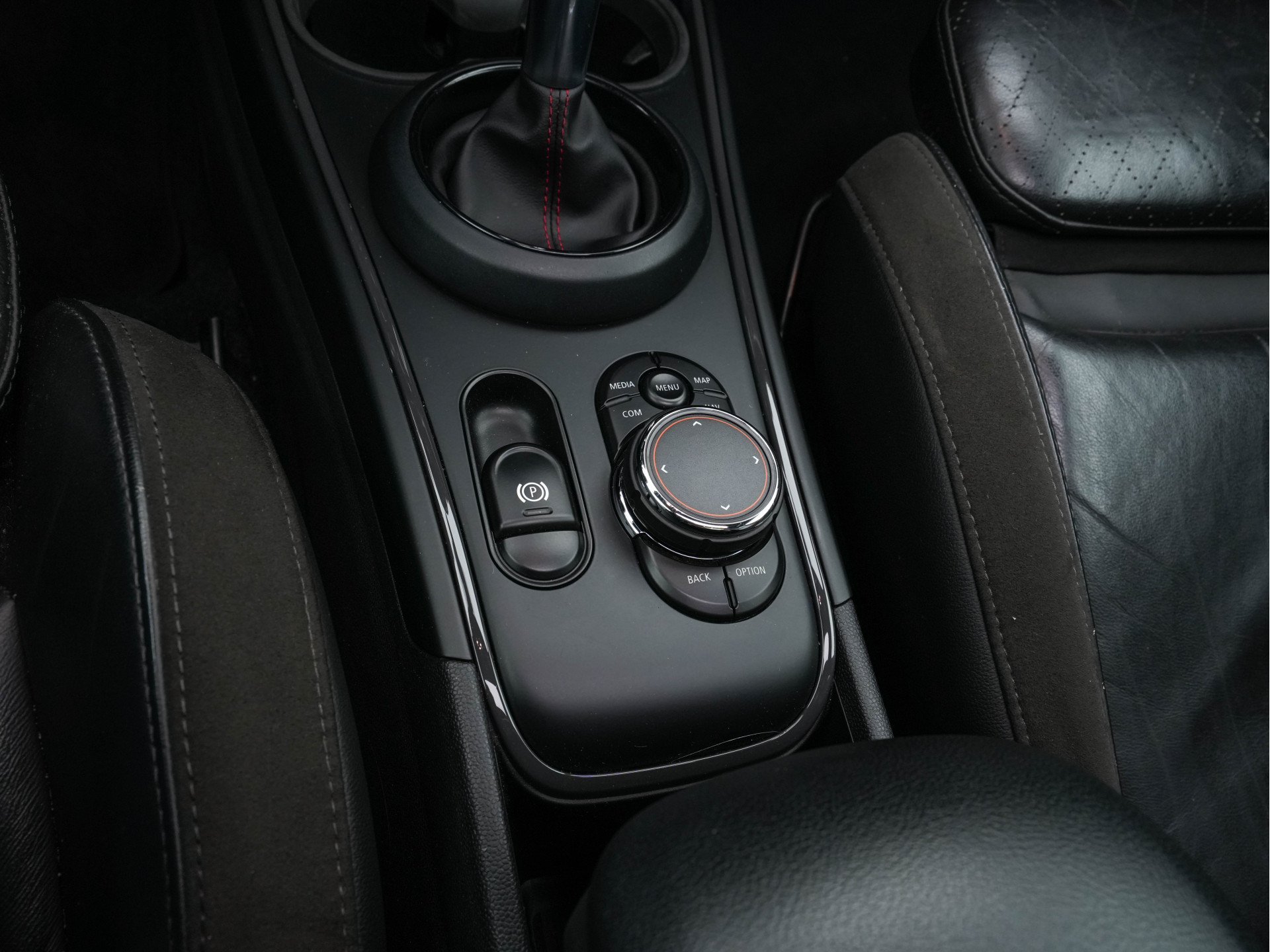 MINI Mini Countryman 2.0 Cooper SD John Cooper Works Chili Aut. *PANO | HEAD-UP | ADAPTIVE-CRUISE | FULL-LED | LEATHER-ALCANTARA  | HARMAN/KARDON | KEYLESS | CAMERA | DAB+ | AMBIENT-LIGHT | NAVI-FULLMAP | TOWBAR | HEATED-SPORTSEATS | SHIFT-PADDLES |.