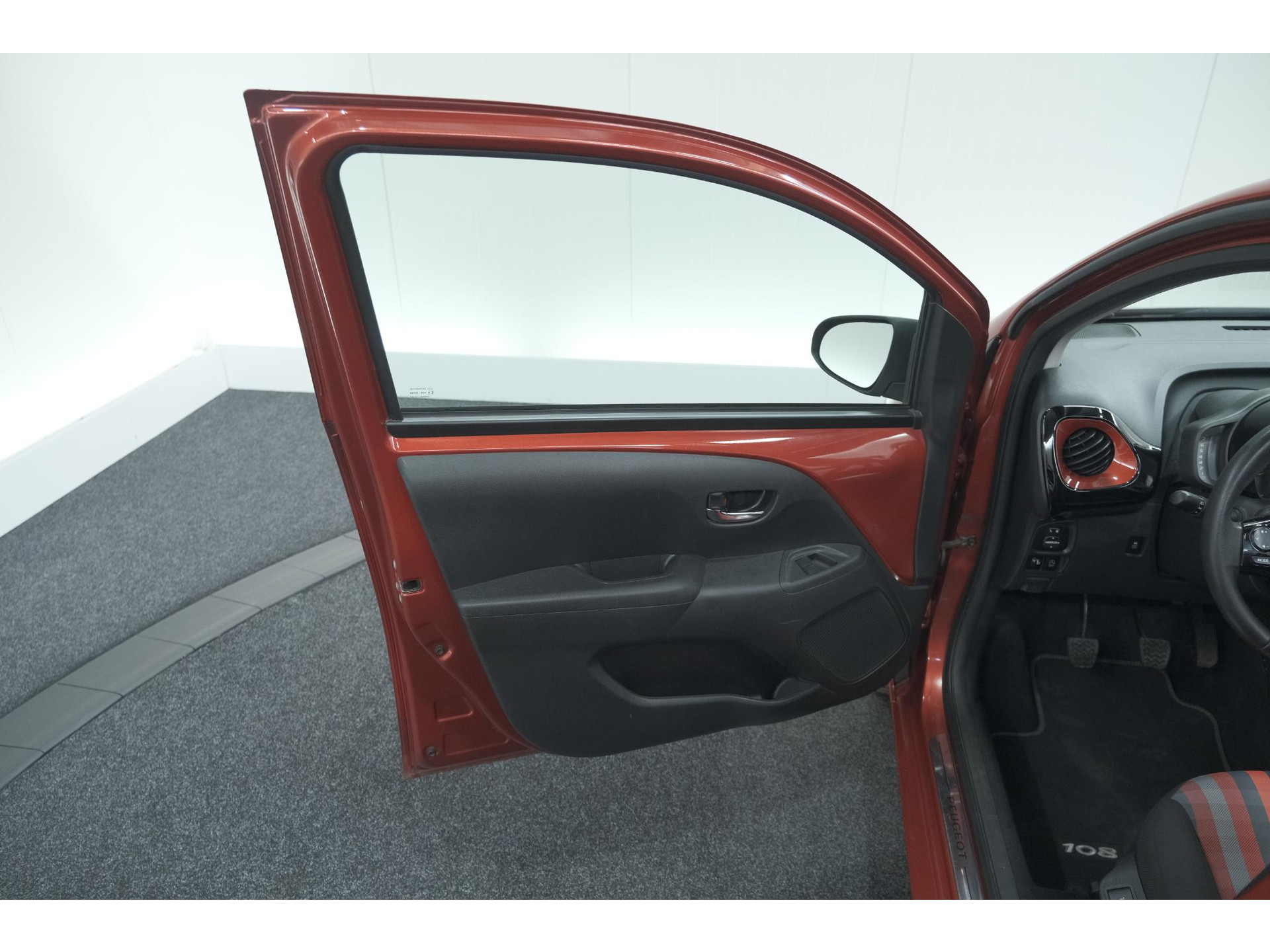 Peugeot 108 1.0 e-VTi Allure TOP! | Elektrisch Vouwdak | Trekhaak | Camera | Apple Carplay