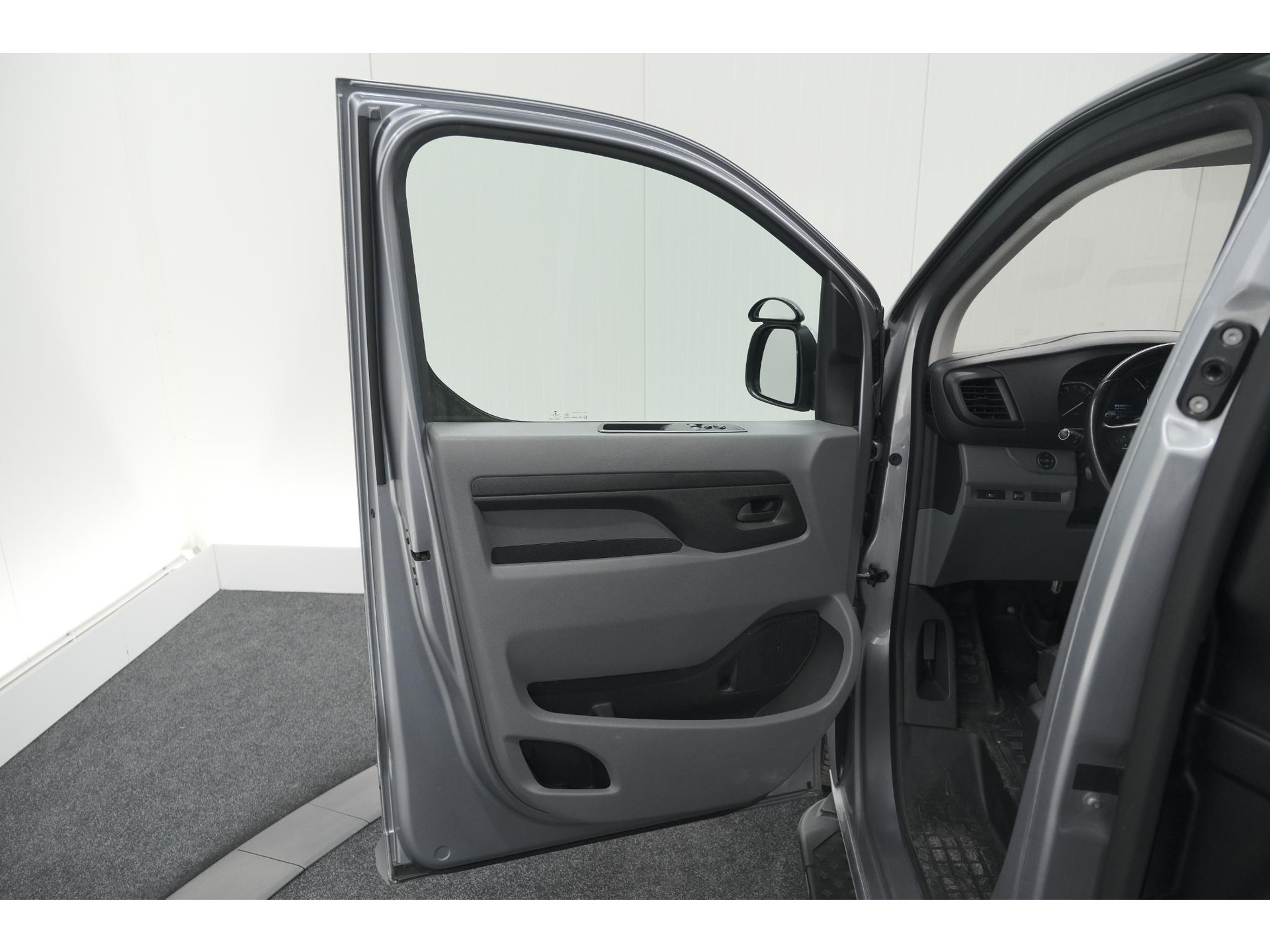 Peugeot Expert 2.0 BlueHDI 180 Automaat Standard Premium | Standkachel | Trekhaak | Head-Up Display | Camera | Apple Carplay | Laadruimte Betimmering