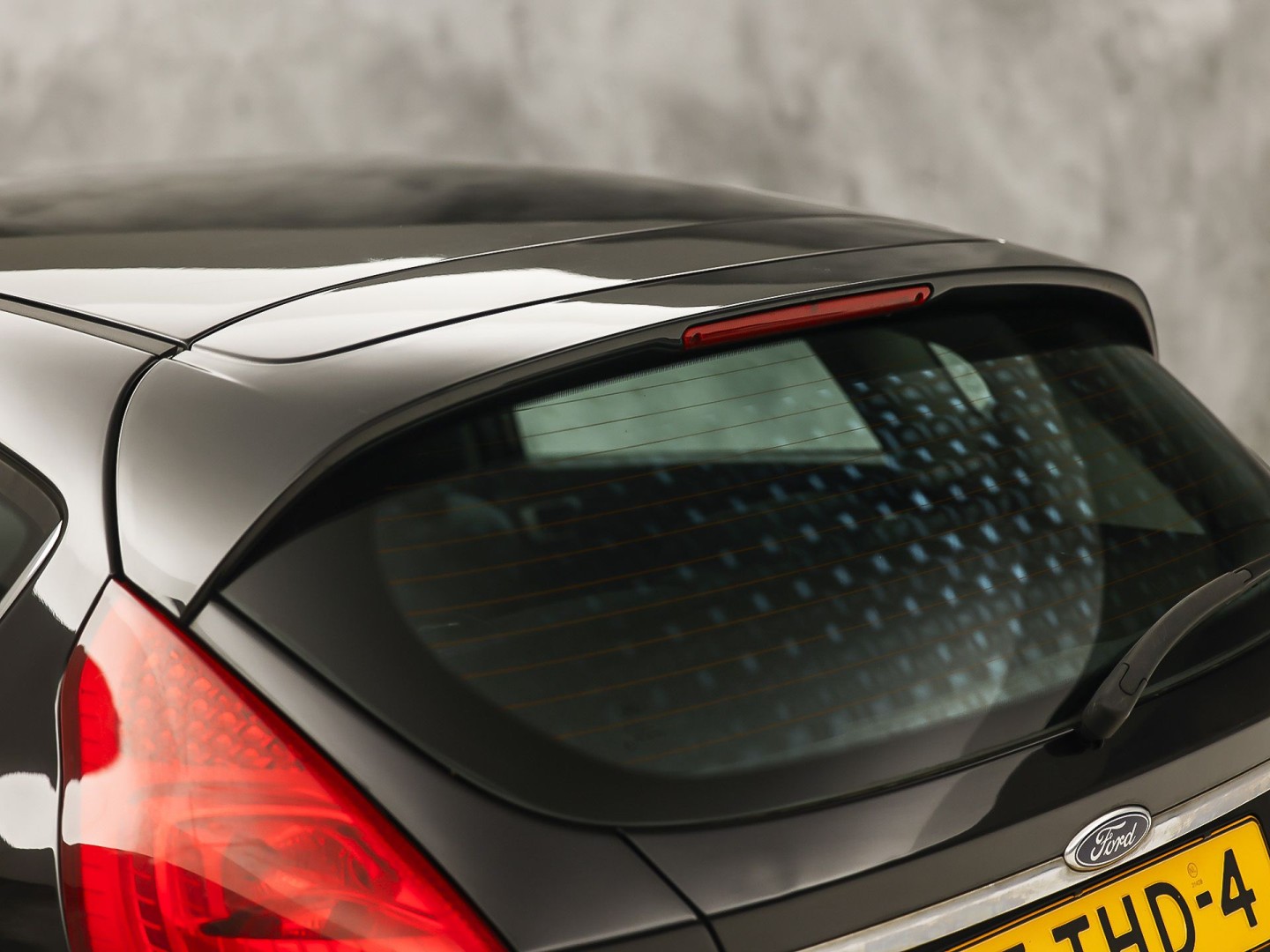 Ford Fiesta 1.25 Titanium (5 DEURS, CLIMATE, CRUISE, SPORTSTOELEN, PARKEERSENSOREN, TREKHAAK, LM VELGEN, ELEK PAKKET, NIEUWSTAAT)