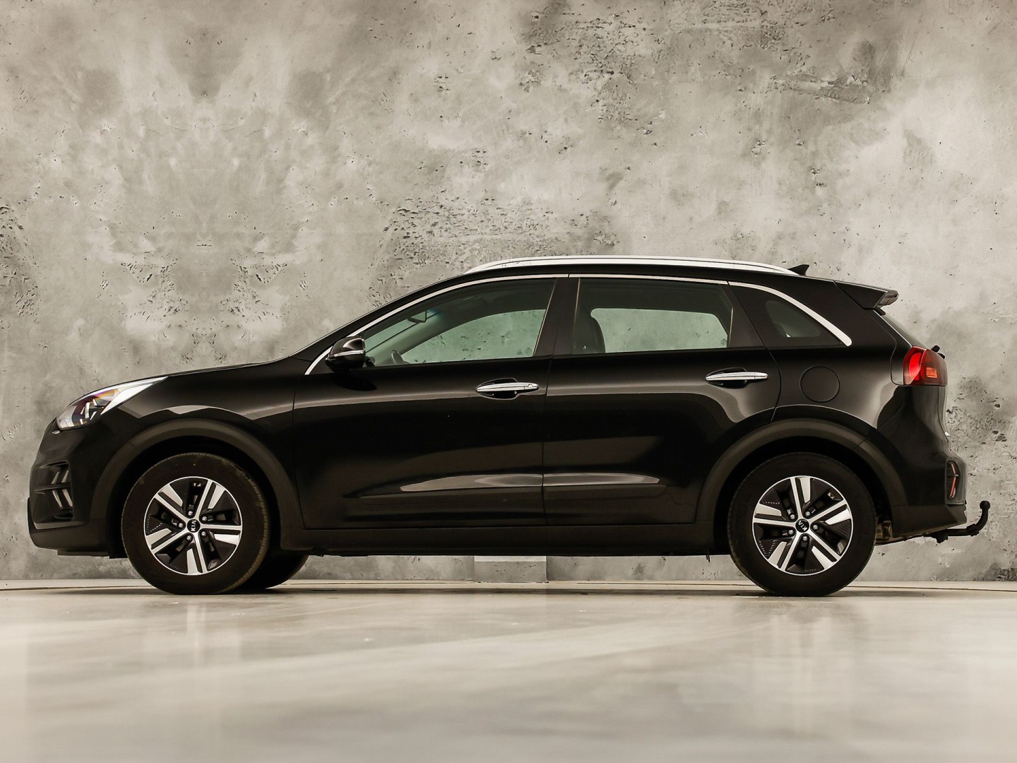Kia Niro 1.6 GDi Hybrid DynamicLine 141Pk Automaat (APPLE CARPLAY, GROOT NAVI, CAMERA, TREKHAAK, SPORTSTOELEN, ADAPTIVE CRUISE, LANE ASSIST, NIEUWE APK, NIEUWSTAAT)