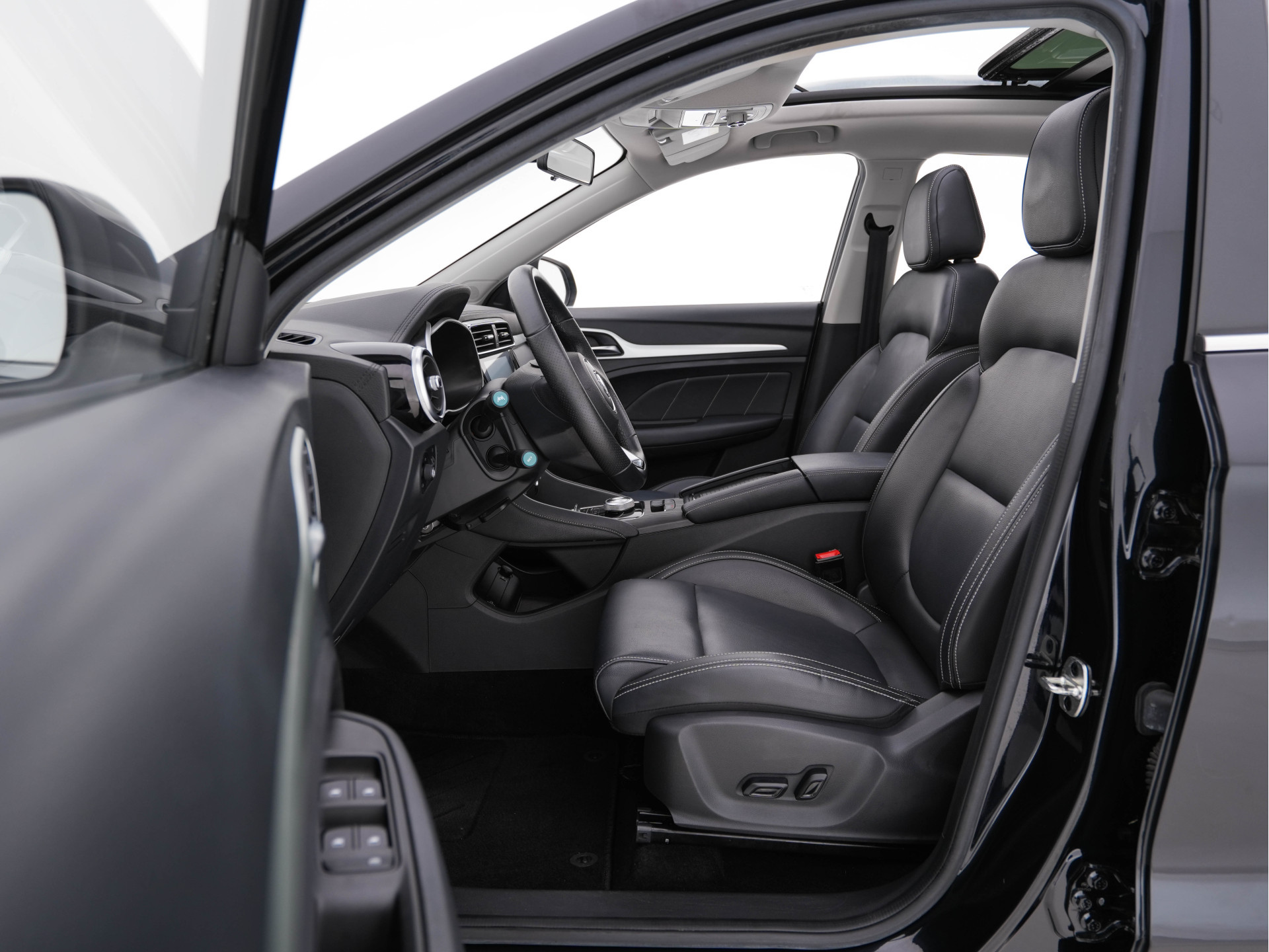 MG ZS EV Luxury 45 kWh { SOH-90%} (INCL-BTW) *PANO | LEATHER | CCS-FASTLOADER | KEYLESS | NAVI-FULLMAP | ADAPTIVE-CRUISE | CAMERA | CARPLAY | DAB | LANE-ASSIST | SPORT-SEATS | 17"ALU*