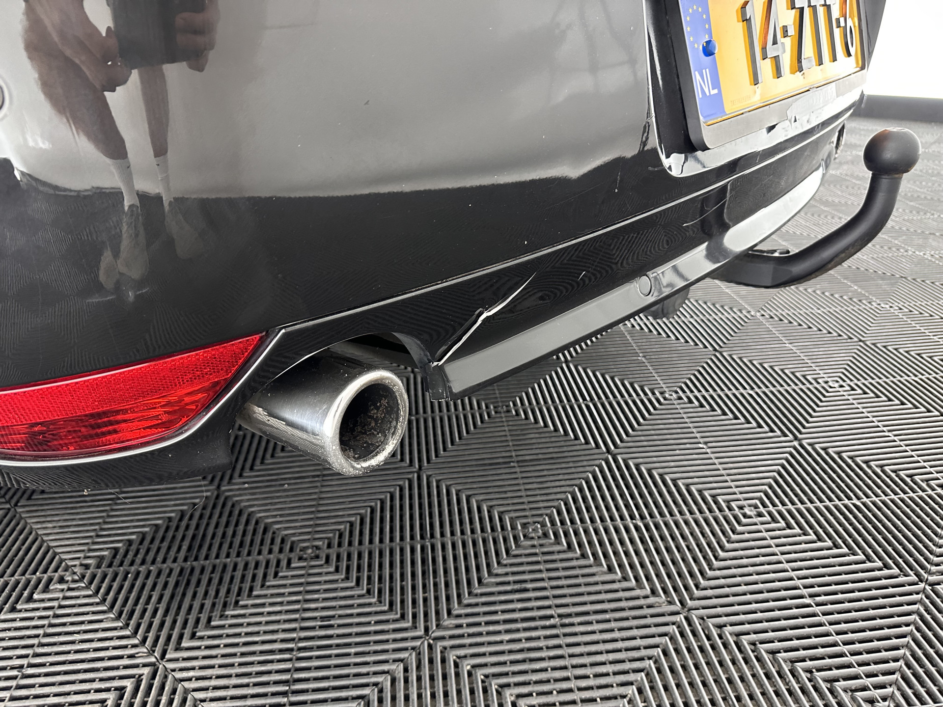 Renault Laguna 2.0 dCi S/S (INCL-BTW) *PANO | LEATHER-MICROFIBRE | BI-XENON | KEYLESS | NAVI-FULLMAP | COMFORT-SEATS | ECC | PDC | CRUISE | TOWBAR | 18''ALU*