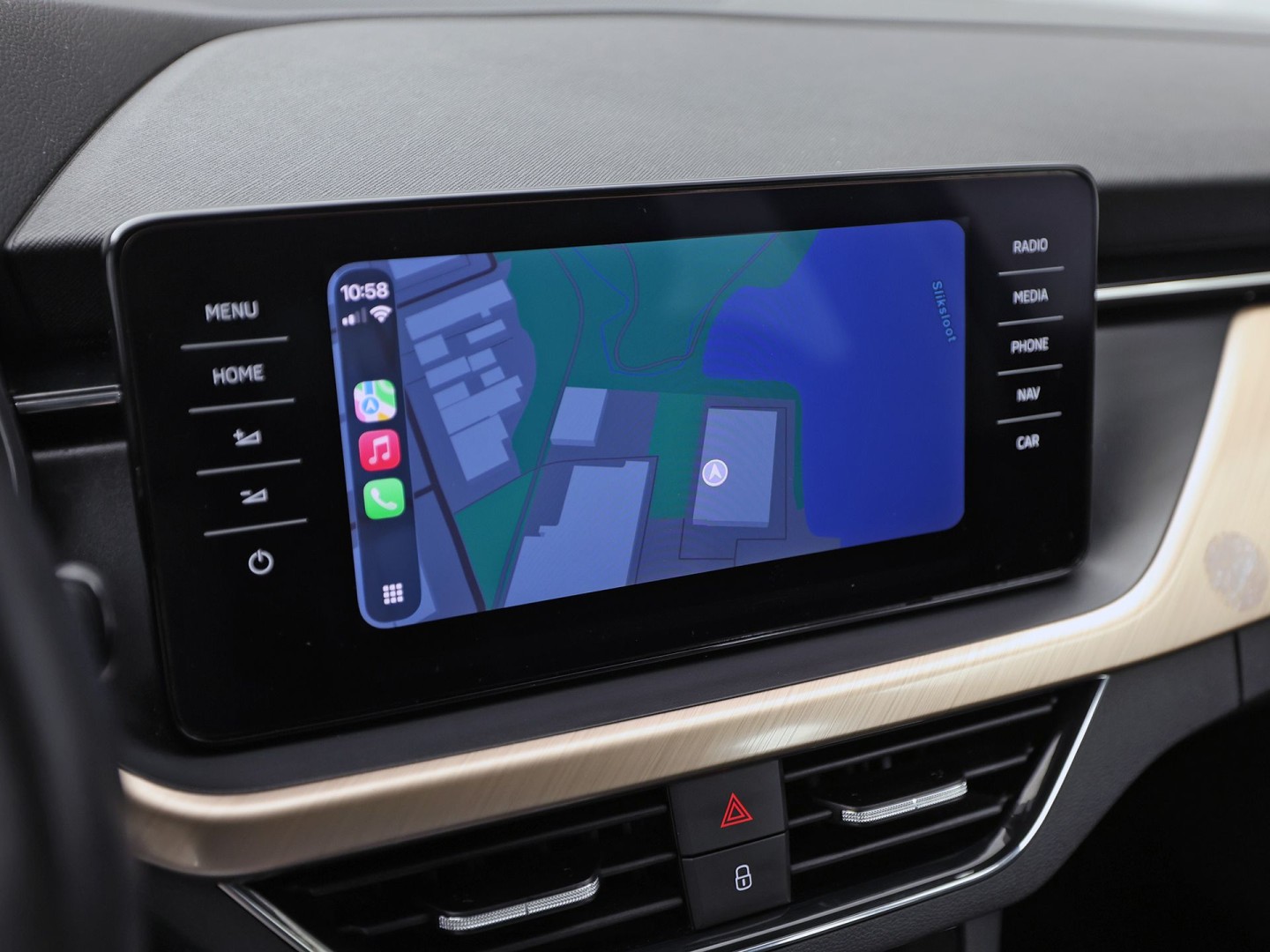 Škoda Scala 1.0 TSI Sport Automaat (VIRTUAL COCKPIT, APPLE CARPLAY, GROOT NAVI, CLIMATE, STOELVERWARMING, SPORTSTOELEN, PARKEERSENSOREN, LED KOPLAMPEN, NIEUWSTAAT)