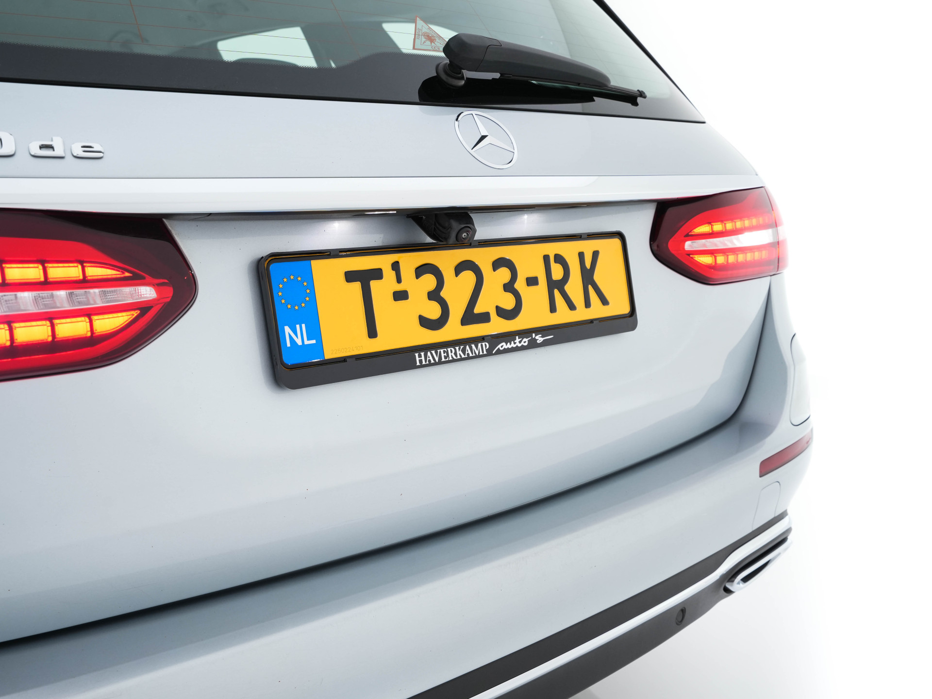 Mercedes-Benz E-klasse Estate 300 de Luxury Line ( Plug-in ) (INCL-BTW) Aut. *LUXURY-LEATHER | FULL-LED | WIDE-SCREEN-DIGICOCKPIT | BLIND-SPOT | AMBIENT-LIGHT | HEATED-SPORTSEATS | CAMERA | DAB+ | NAVI-FULLMAP | PDC | ADAPTIVE-CRUISE | ECC | 18''ALU*