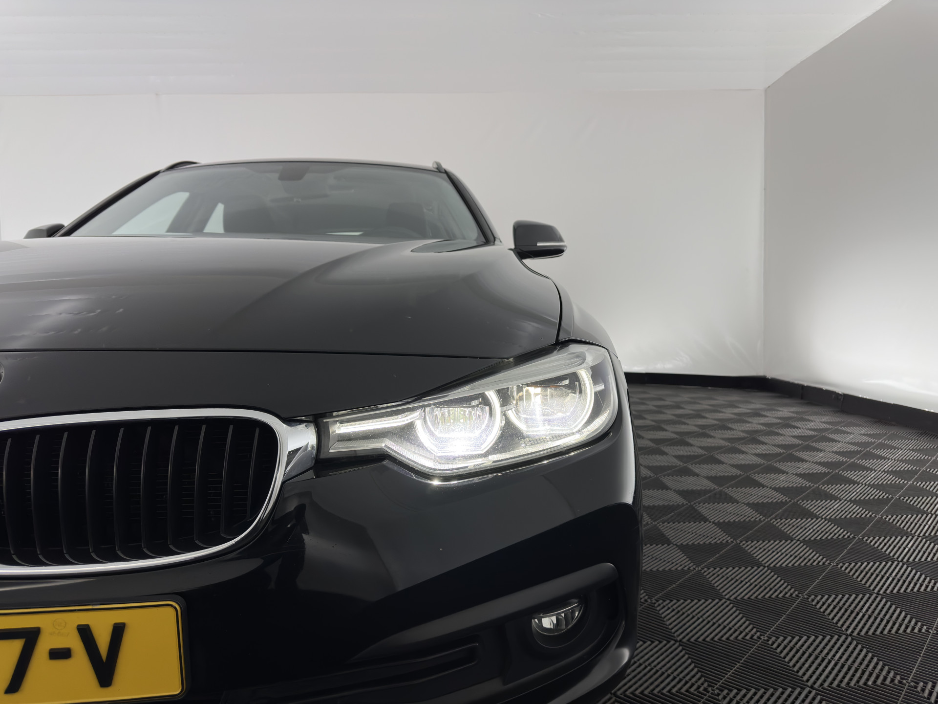 BMW 3-serie Touring 316d Centennial Executive Aut. *FULL-LED | SPORT-SEATS | NAVI-FULLMAP | ECC | PDC | CRUISE | 16''ALU*