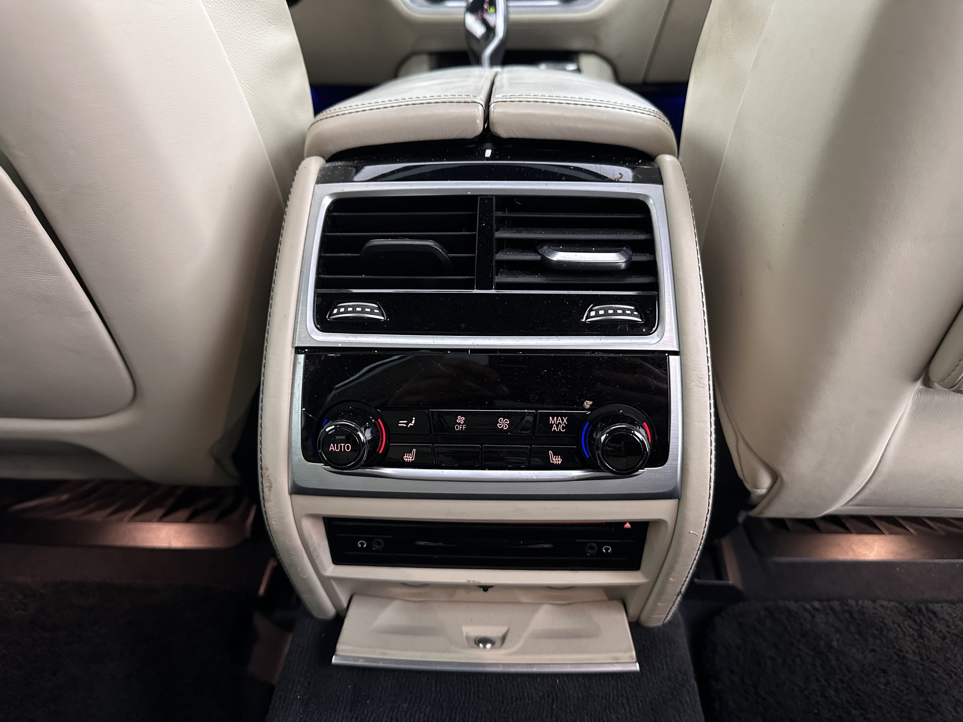 BMW 7-serie 740Le xDrive iPerformance High Executive (Plug-In) Aut. *PANO | LEATHER | MASSAGE | HARMAN/KARDON | MEMORY-PACK | BLIS | TOPVIEW |  HEAD-UP | ADAPTIVE-CRUISE | FULL-LED | ENTERTAINMENT | DAB+ | ..