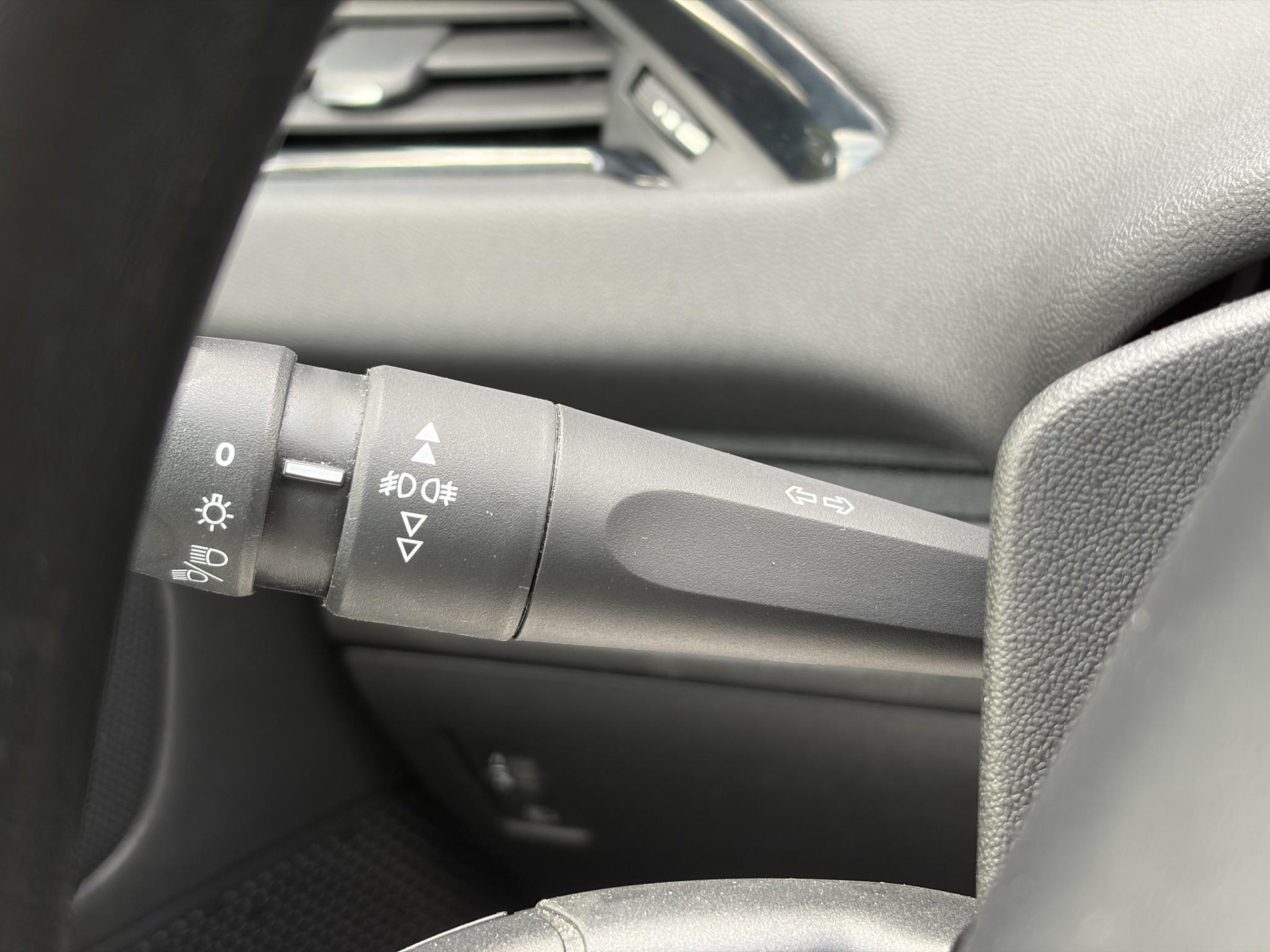 Peugeot 208 1.2 PureTech Blue Lion ✓Nieuwe D-riem✓Afn.Trekhaak✓Carplay✓Navi✓Airco✓Cruise✓Pdc✓2e Eigenaar✓Weinig Km✓5 Deurs✓N.A.P✓Apk tot 08-2027