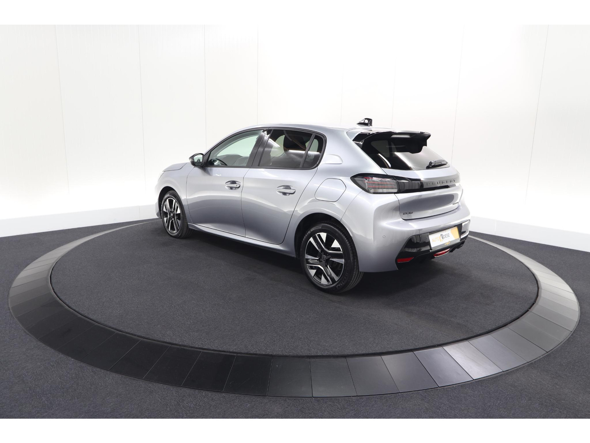 Peugeot 208 1.2 Hybrid 110 e-DCS6 Allure | Apple Carplay | Parkeersensoren Voor + Achter | Climate Control