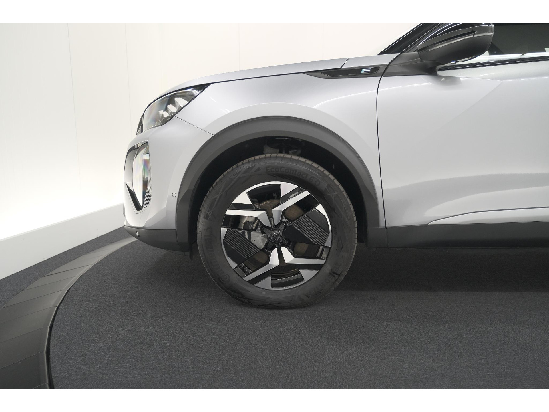 Peugeot e-2008 EV GT 50 kWh | 3 Fase | 360 Camera | Adaptieve Cruise Control | Dodehoekdetectie