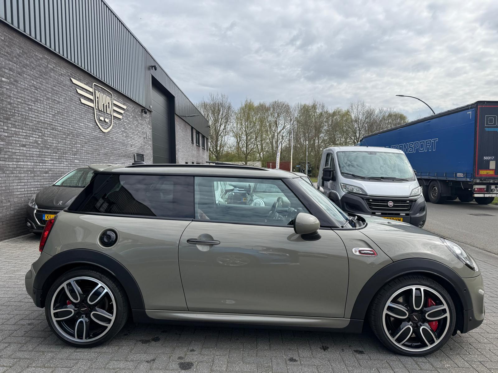 MINI Mini 2.0 John Cooper Works Chili | 1E EIGENAAR | 3/6/12MND GARANTIE | 230PK | PANO | ACC | CARPLAY | LED | HEAD-UP | NAVI | DAB |