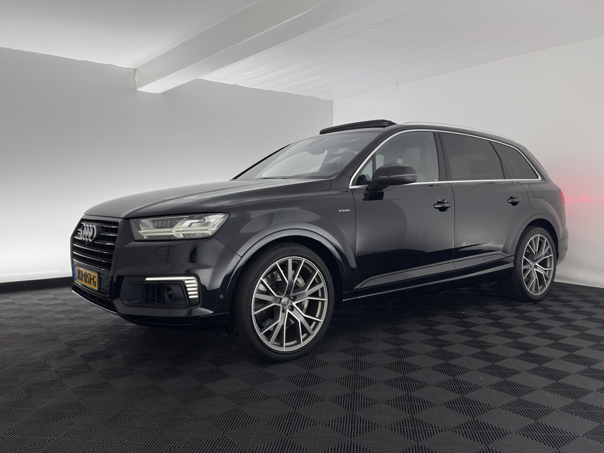 Audi Q7 3.0 TDI e-tron Quattro Premium (Plug-in) Aut. *PANO | HEAD-UP | NIGHT-VISION | LEATHER | AIR-SUSPENSION |  MATRIX-LED | TOP-VIEW | DIGI-COCKPIT | ADAPTIVE-CRUISE | BLIND-SPOT | AMBIENT-LIGHT |  VENTILATED-SEATS | NAVI-FULLMAP | ...
