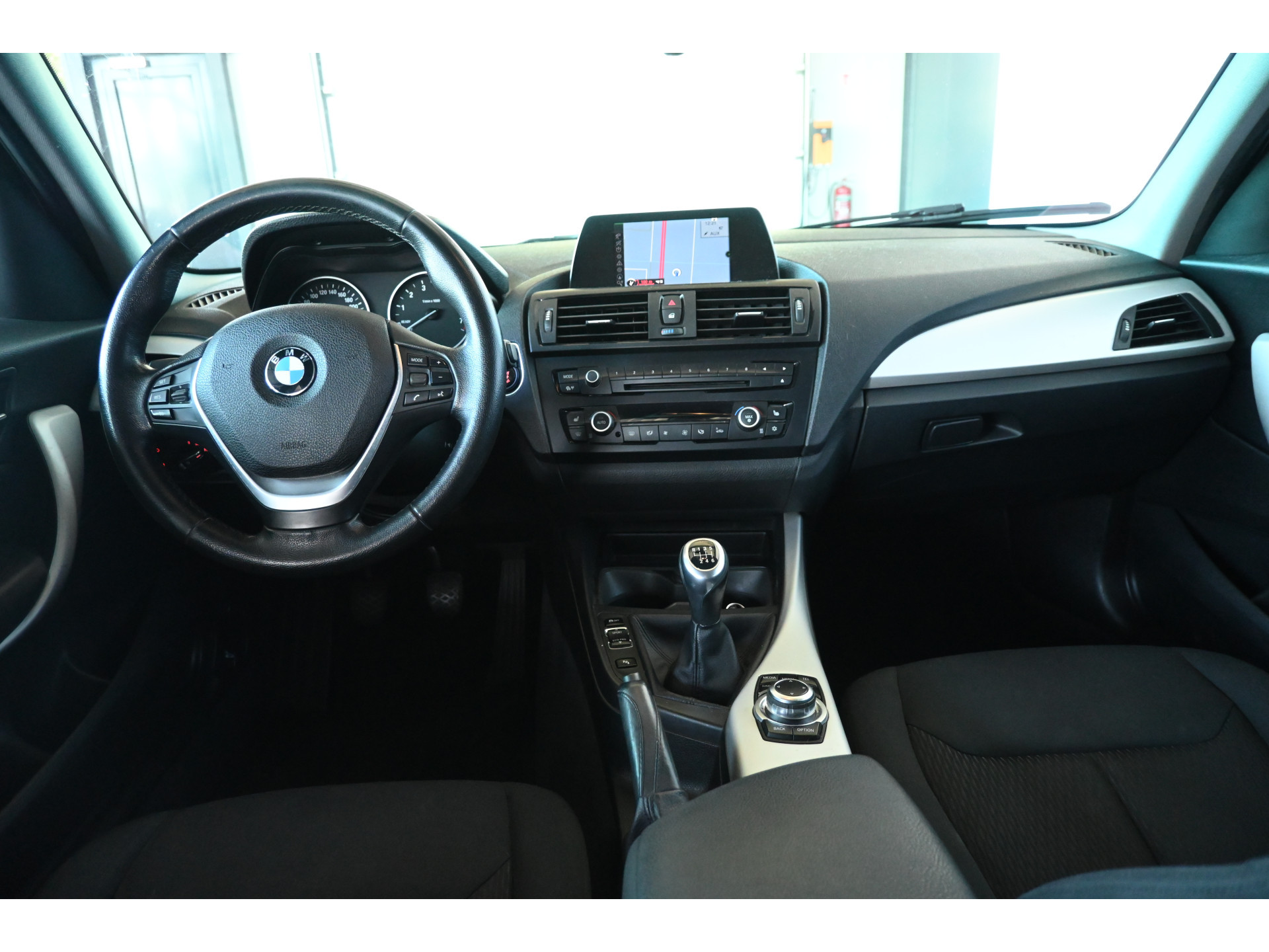 BMW 1-serie 116i Business+ Clima Cruise control Navigatie Xenon Stoelverwarming Inruil Mogelijk!