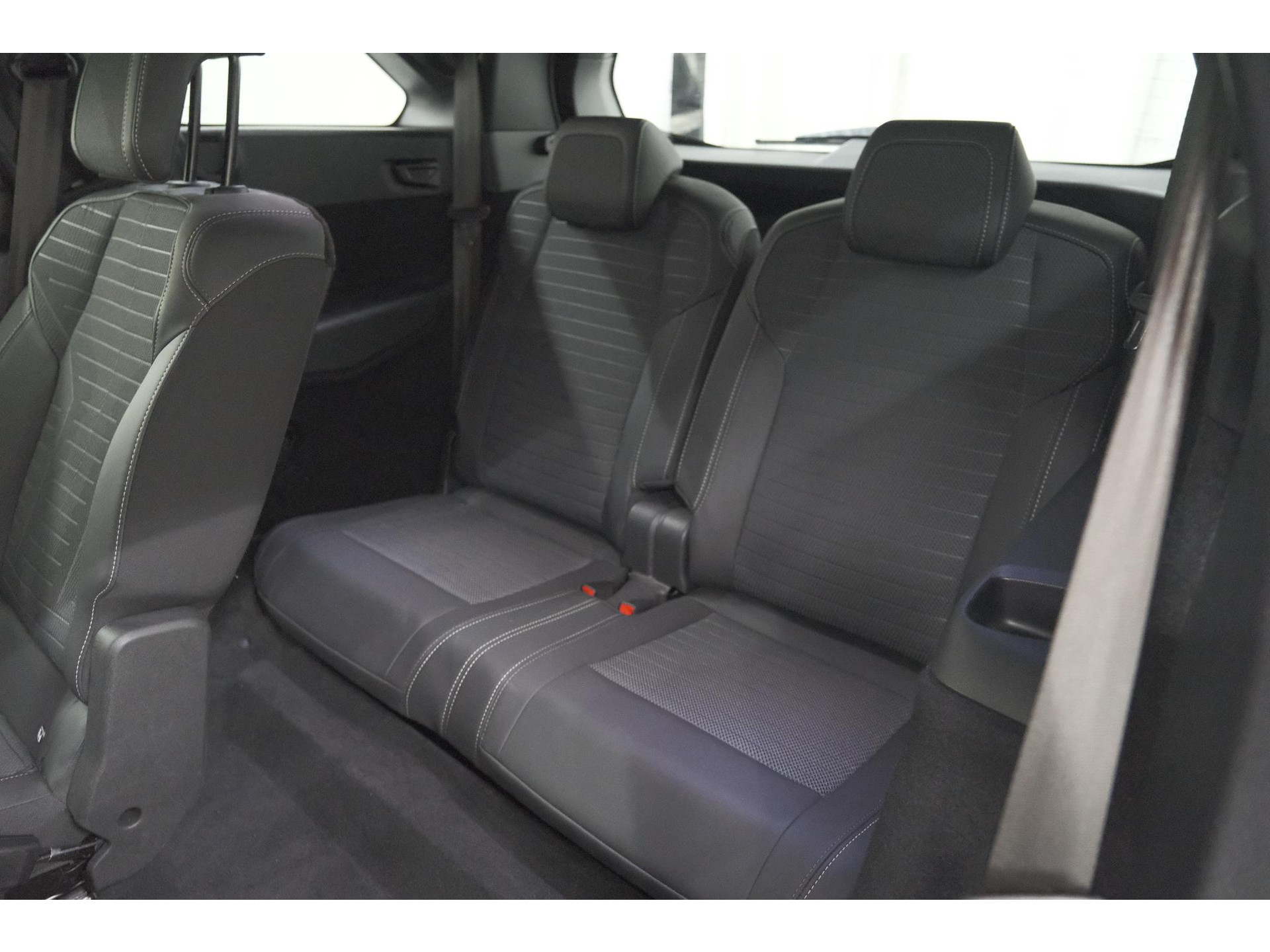 Peugeot 5008 1.2 Hybrid 136 GT 7p | Adaptieve Cruise Control | Camera | Elektrische Kofferklep | Stoelverwarming