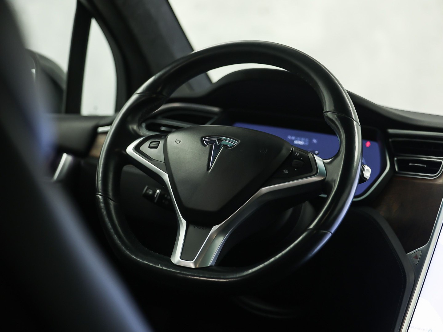 Tesla Model X 100D 7 Persoons 417Pk (AUTOPILOT, LUCHTVERING, STUUR/STOELVERWARMING, CAMERA, ADAPTIVE CRUISE, KEYLESS ENTRY, NIEUWSTAAT)