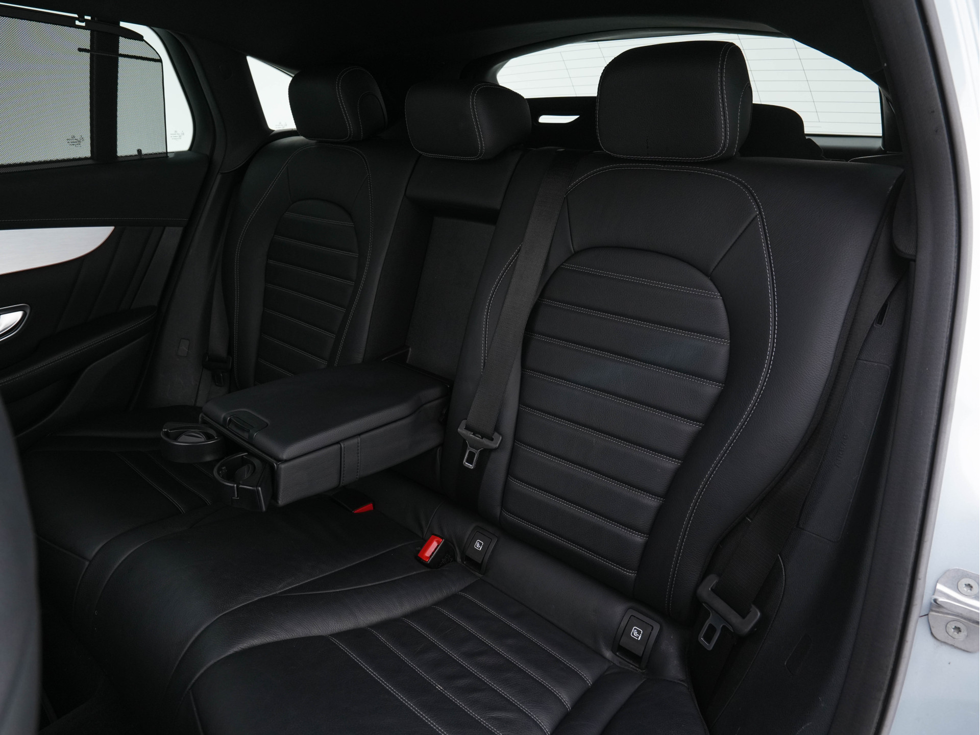 Mercedes-Benz EQC 400 4MATIC AMG-Pack Premium Plus 80 kWh (3-Fase) {SOH-94%} (INCL-BTW) *PANO | WIDESCREEN | HEAD-UP | DISTRONIC | MULTI-BEAM | BURMESTER-AUDIO | MEMORY-PACK | TOP-VIEW | KEYLESS | LEATHER | SPORT-SEATS | DAB+ | AMBIENT-LIGHT | 20''