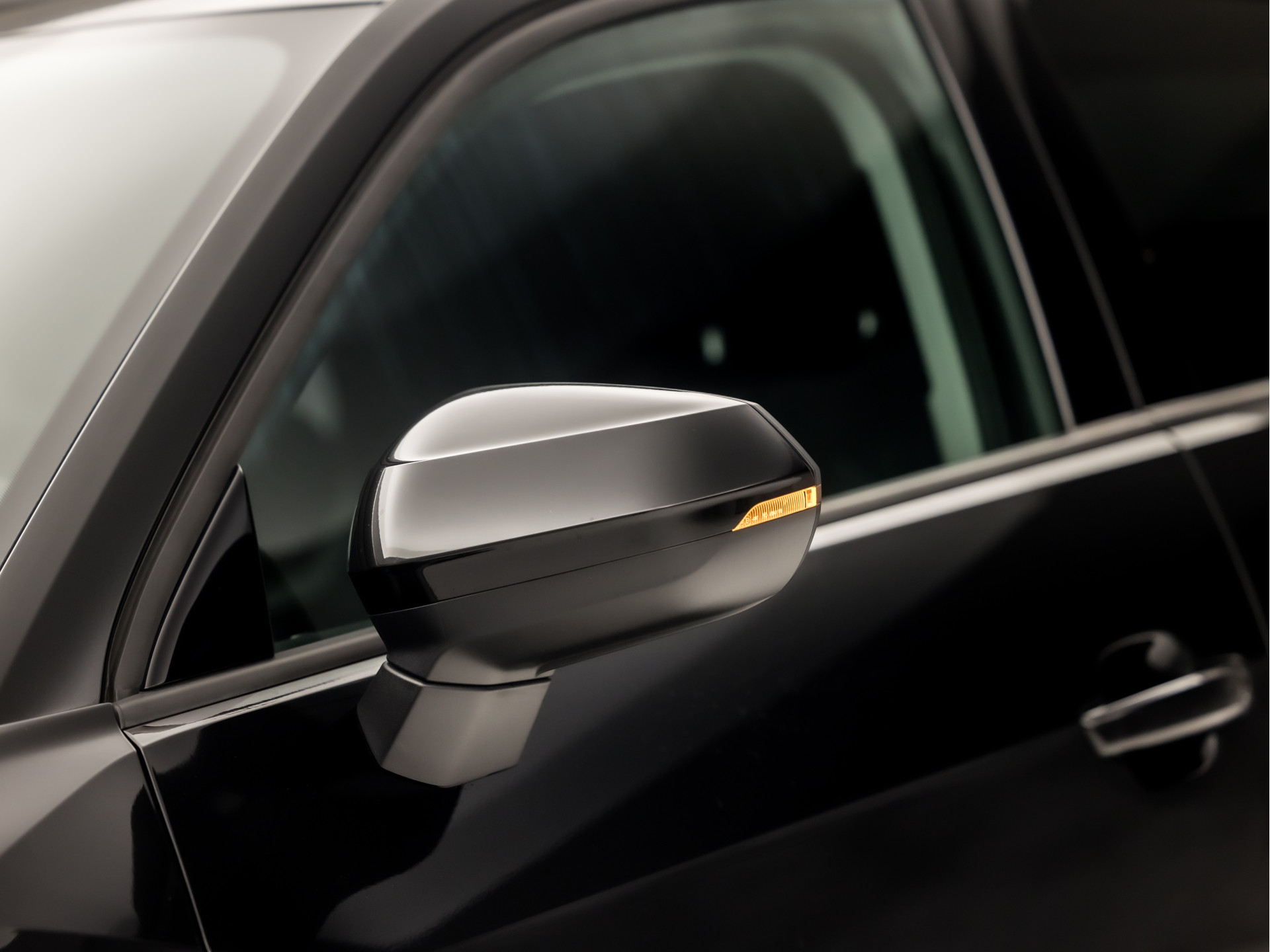 Audi Q2 35 TFSI S-Tronic Sport 150Pk Automaat (VIRTUAL COCKPIT, APPLE CARPLAY, GROOT NAVI, CLIMATE, STOELVERWARMING, SPORTSTOELEN, GETINT GLAS, PARKEERSENSOREN, CRUISE, NIEUWSTAAT)