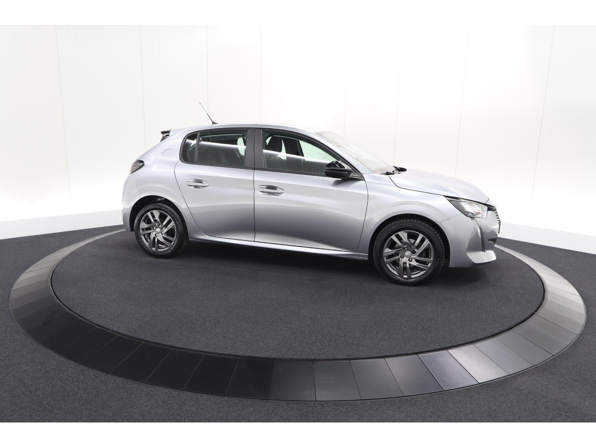 Peugeot 208 PureTech 75 Active Pack | Navigatie | Parkeersensoren | Apple Carplay | Allseason Banden