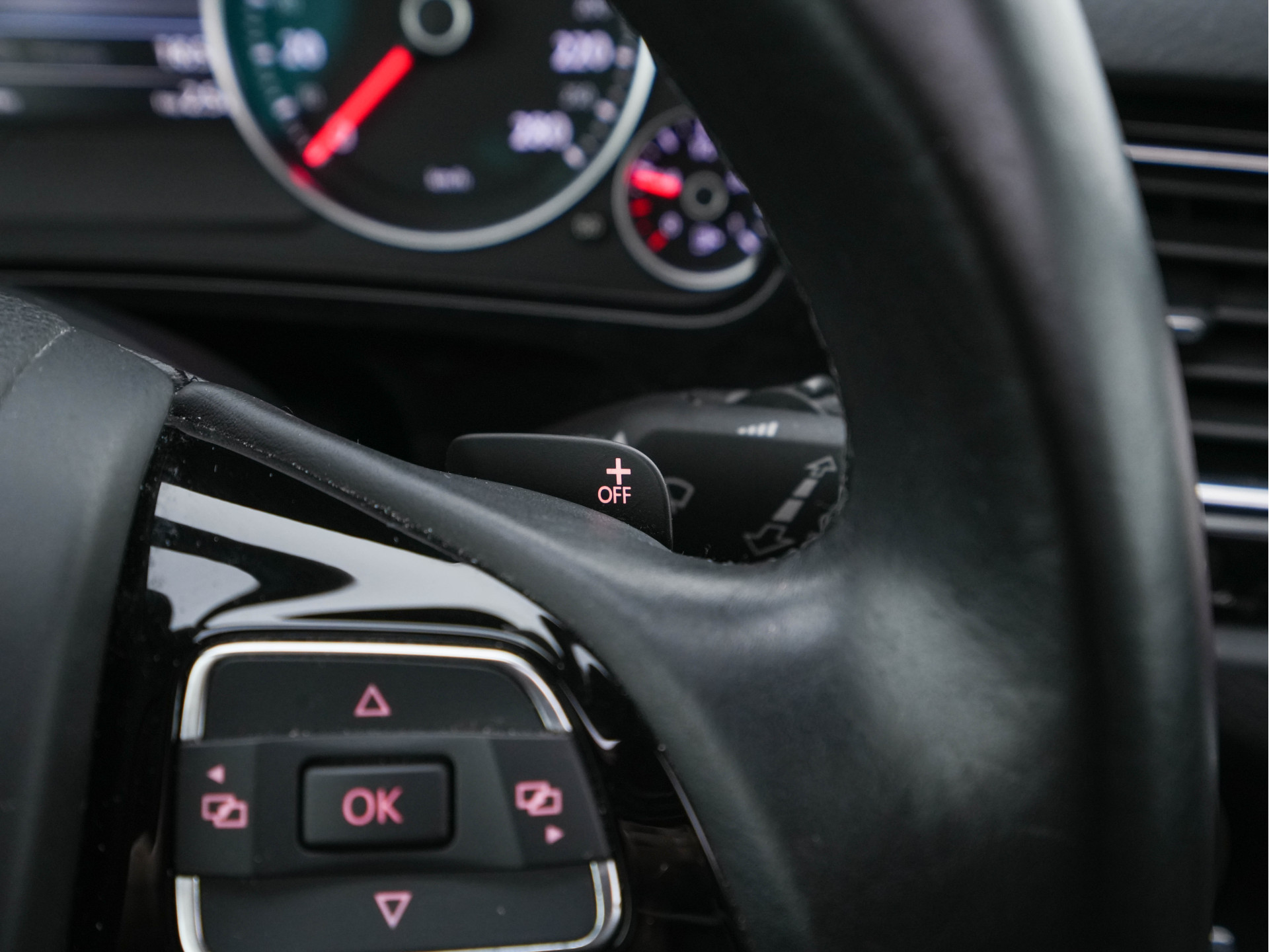 Volkswagen Touareg 3.0 TDI R-line-Pack Chrome-Pack Aut. *PANO | FULL-LEATHER | NAVI-FULLMAP | XENON | DYNAUDIO | MEMORY-PACK | ECC | SHIFT-PADDLES | PDC | DAB | COMFORT-SEATS | 21"ALU*