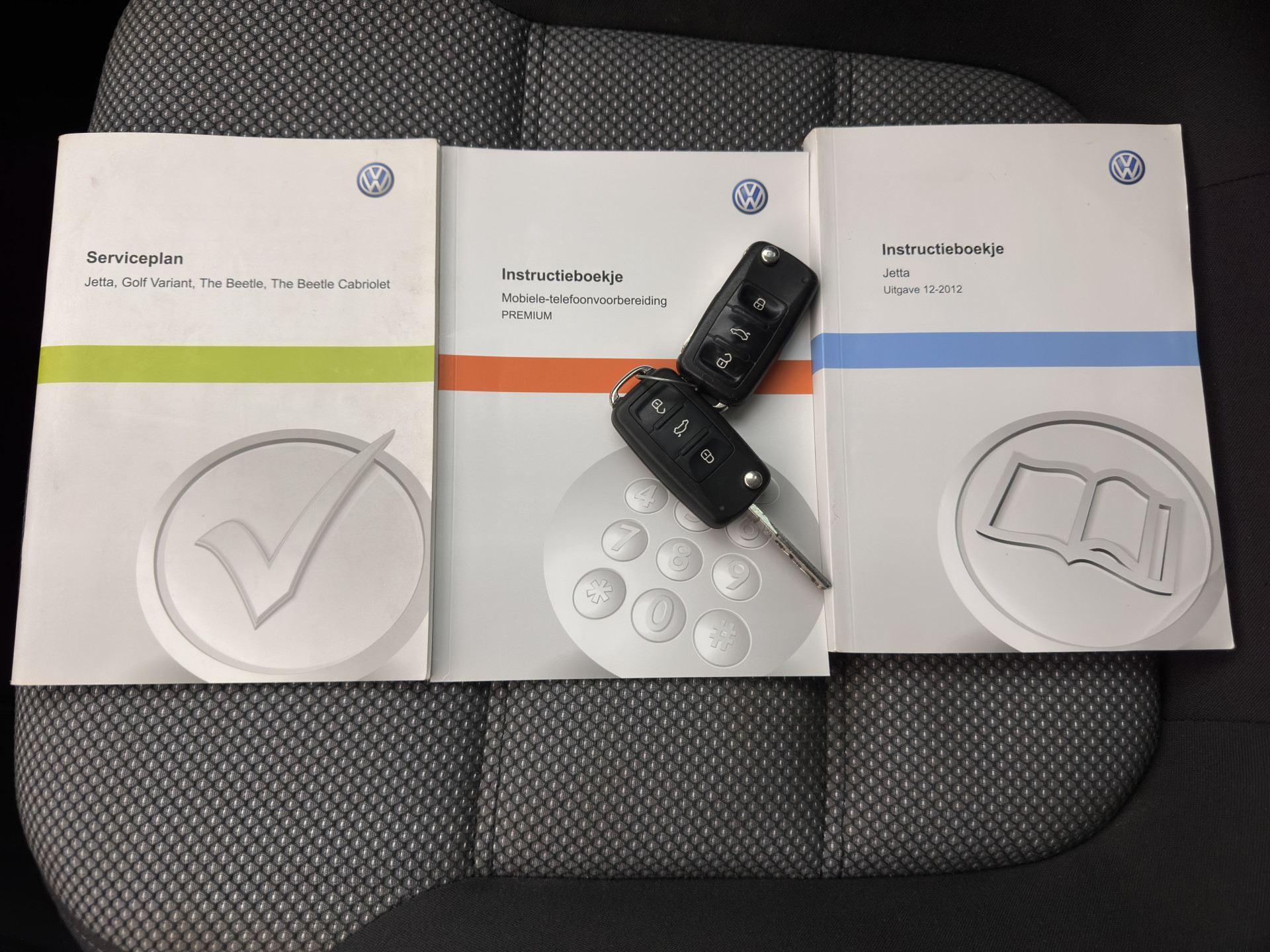 Volkswagen Jetta 1.4 TSI Hybrid Highline Aut. *XENON | NAVI-FULLMAP | COMFORT-SEATS | PRIVACY-GLASS | SHIFT-PADDLES |  ECC | PDC | CRUISE | 17''ALU*