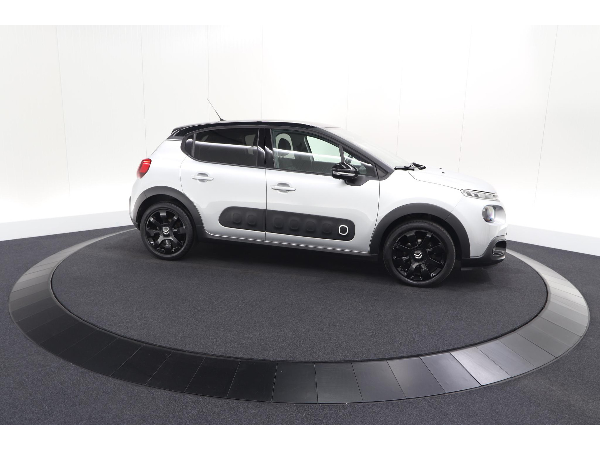 Citroen C3 PureTech 82 S&S Shine | Camera | Navigatie | Climate control | 17 Inch Lichtmetalen Velgen