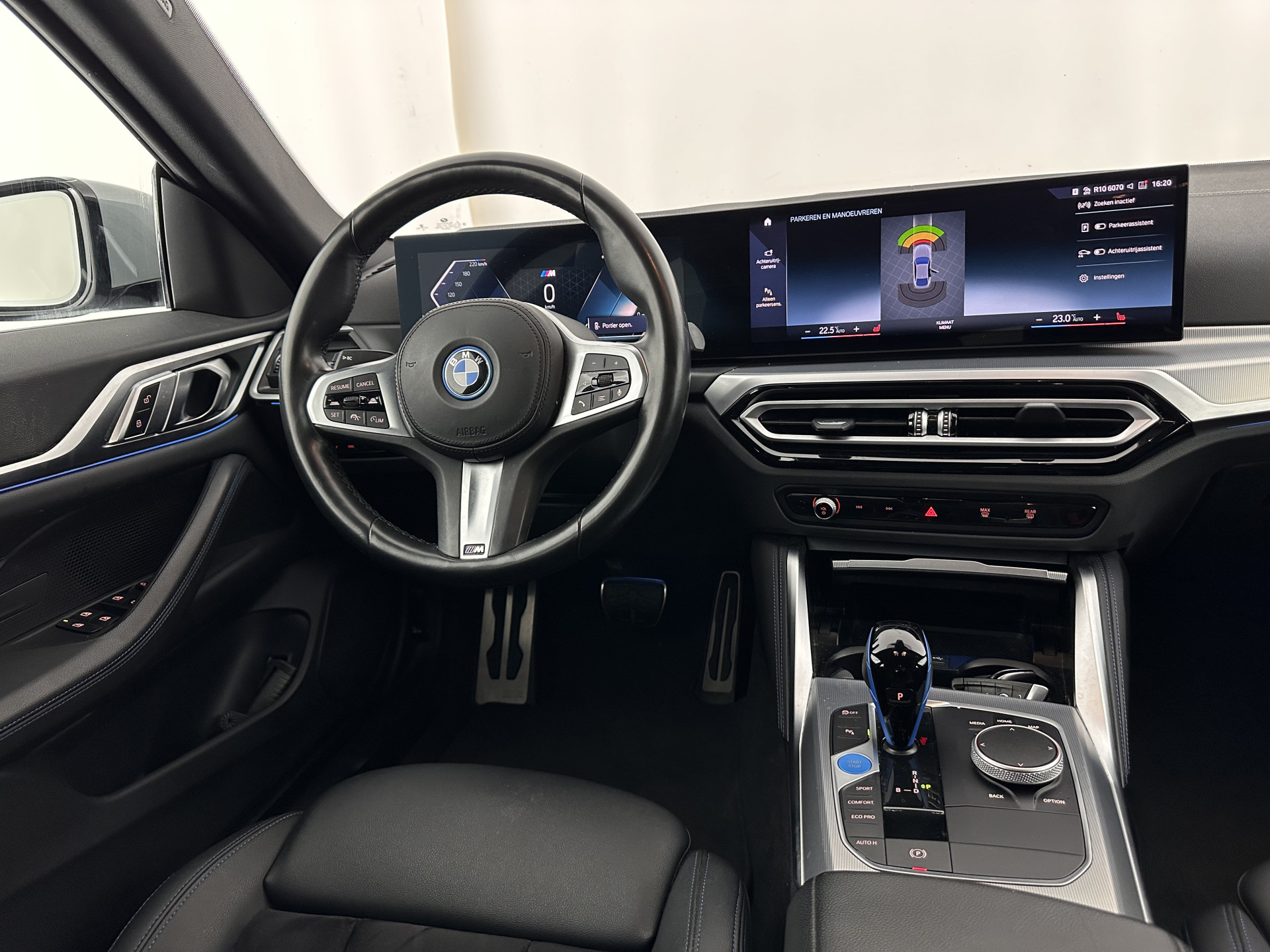 BMW i4 eDrive40 84 kWh M-Sport *M50 JAHRE* [ 3-Fase-11 kW ] {SOH-96%} (INCL-BTW) *LEATHER-ALCANTARA | FULL-LED | ADAPTIVE-CRUISE | HEATED-SPORTSEATS | CAMERA | DAB | DIGI-COCKPIT | NAVI-FULLMAP | AMBIENT-LIGHT | ECC | PDC | CARPLAY | KEYLESS | SHIFTPADDLE