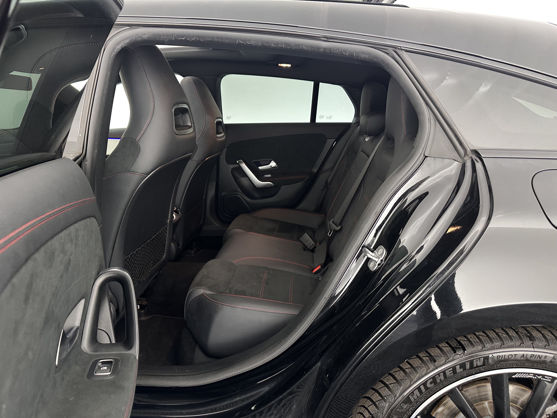 Mercedes-Benz CLA-klasse Shooting Brake 250 e AMG Line ( Plug-in ) (INCL.BTW) *PANO | LEATHER-MICROFIBRE | MULTIBEAM-LED | AMBIENT-LIGT | BLIND-SPOT | HEATED-SPORTSEATS | WIDE-SCREEN-DIGICOCKPIT | DAB+ | NAVI-FULLMAP | CAMERA | PRIVACY-GLASS | TOWBAR | 19