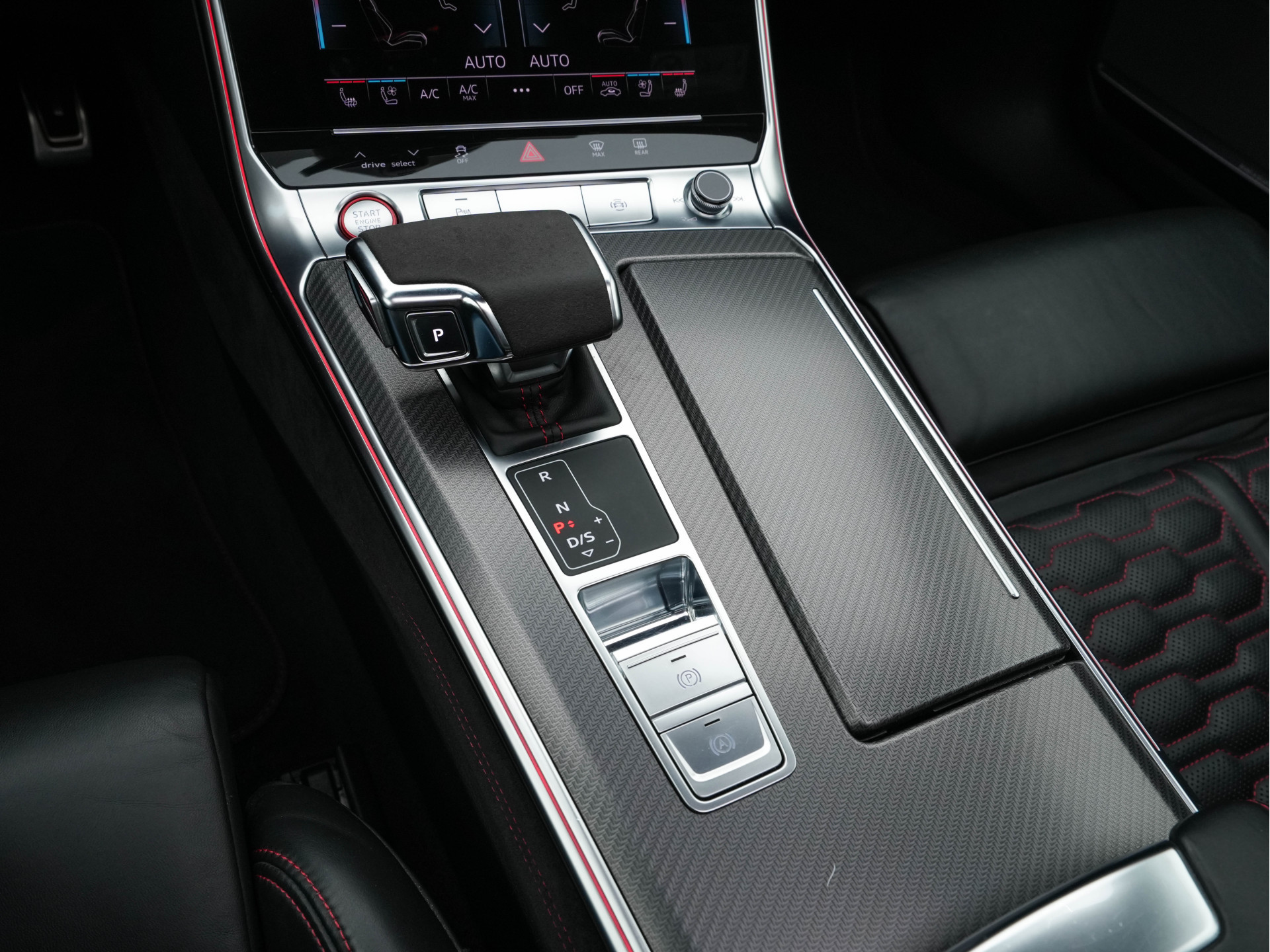 Audi RS6 Avant TFSI Quattro ! FULL-OPTIONS ! (INCL-BTW) Aut. *CERAMIC-BREAKS | VALCONA-LUXURY-LEATHER | HEAD-UP | LASER-LIGHT | BANG&OLUFSEN-ADVANCED | SOFT-CLOSE | ADAPTIVE-CRUISE | BLINDSPOT | TOP-VIEW | MEMORY-PACK | DAB+ | ...