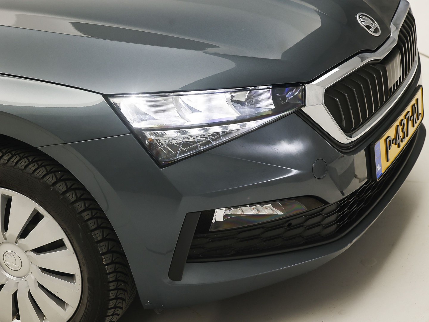Škoda Scala 1.0 TSI Sport (CRUISE, GETINT GLAS, SPORTSTOELEN, LED KOPLAMPEN, ELEK PAKKET, NIEUWE APK, NIEUWSTAAT)