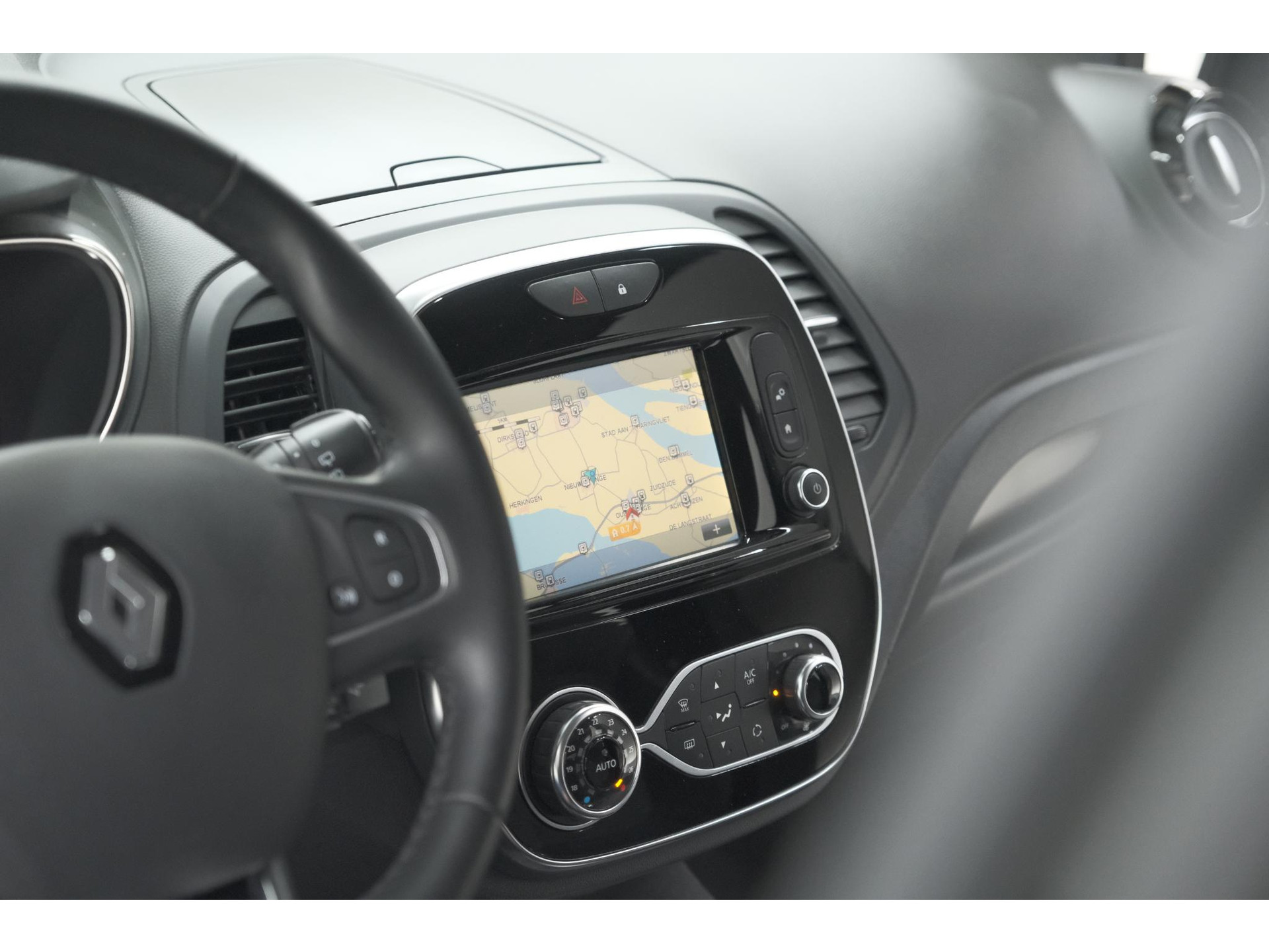 Renault Captur TCe 130 Intens | Camera | Navigatie | Parkeersensoren | Climate Control