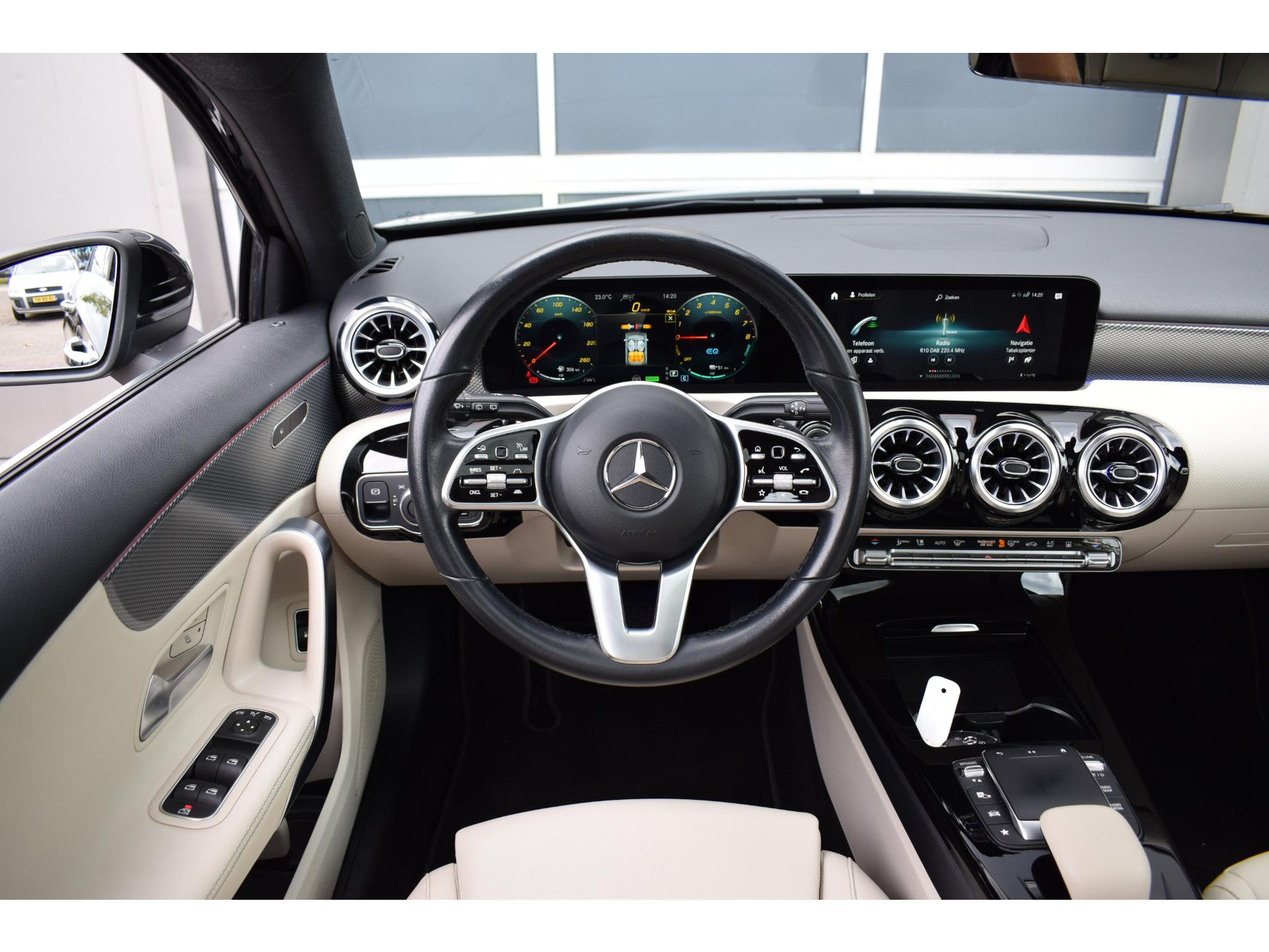 Mercedes-Benz A-klasse 250 e Business Solution Luxury Limited | Pano | Leer | Burmester | SOH: 94,3% | Stoelverwarming