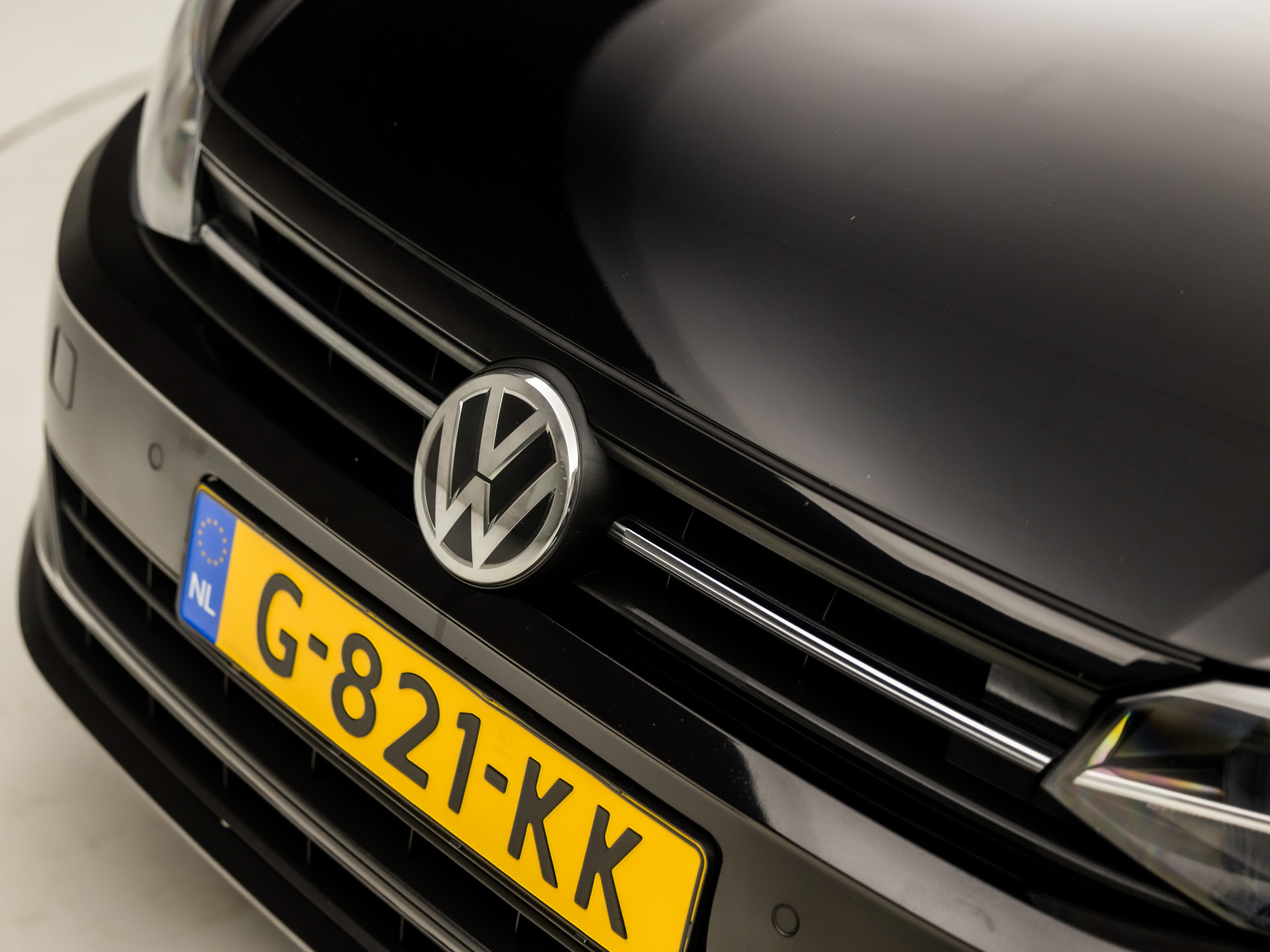 Volkswagen Polo 1.0 TSI Sportline (APPLE CARPLAY, GROOT NAVI, CLIMATE, CAMERA, SPORTSTOELEN, LM VELGEN, ADAPTIVE CRUISE, MODE KNOP, PARKEER ASSISTENT, PARKEERSENSOREN, NIEUWSTAAT)