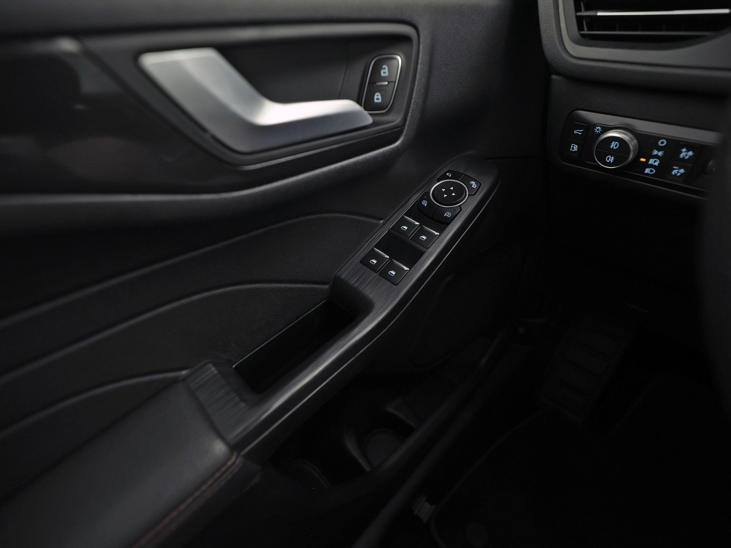 Ford Kuga 2.5 PHEV ST-Line X 225Pk Automaat (VIRTUAL COCKPIT, BANG&OLUFSEN, APPLE CARPLAY, ELEK SPORTSTOELEN, LEDER/ALCANTARA, CAMERA, ELEK ACHTERKLEP, KEYLESS, NIEUWSTAAT)