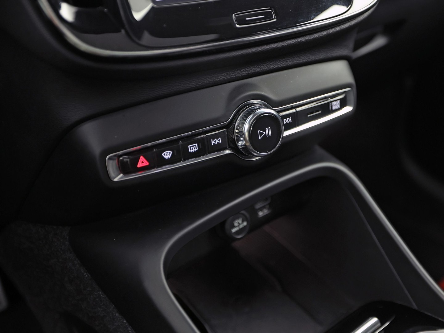 Volvo XC40 1.5 T5 Twin Engine R-Design 252Pk Automaat (PANORAMADAK, GROOT NAVI, CAMERA, HARMAN/KARDON, SPORTSTOELEN, LEDER/ALCANTARA, ELEK ACHTERKLEP, NIEUWE APK,  NIEUWSTAAT)