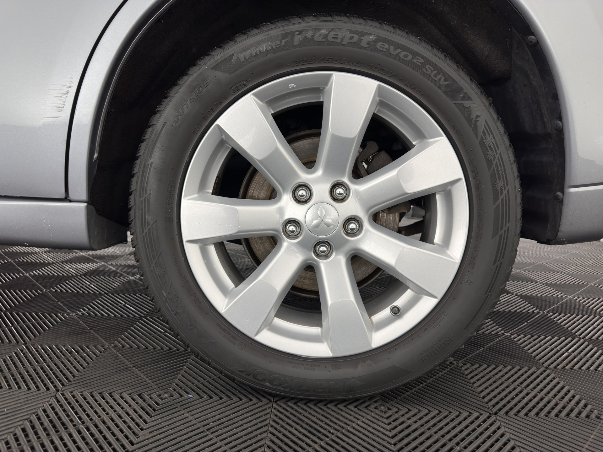 Mitsubishi Outlander 2.0 PHEV Instyle AWD  (Plug-In) (INCL-BTW) Aut *PANO | LEATHER | XENON | NAVI-FULLMAP | KEYLESS | CAMERA | HEATED-COMFORTSEATS | ECC | SHIFT-PADDLES | PDC | CRUISE | PRIVACY-GLASS | DAB | TOWBAR | ROCKFORD-AUDIO |  18"ALU*