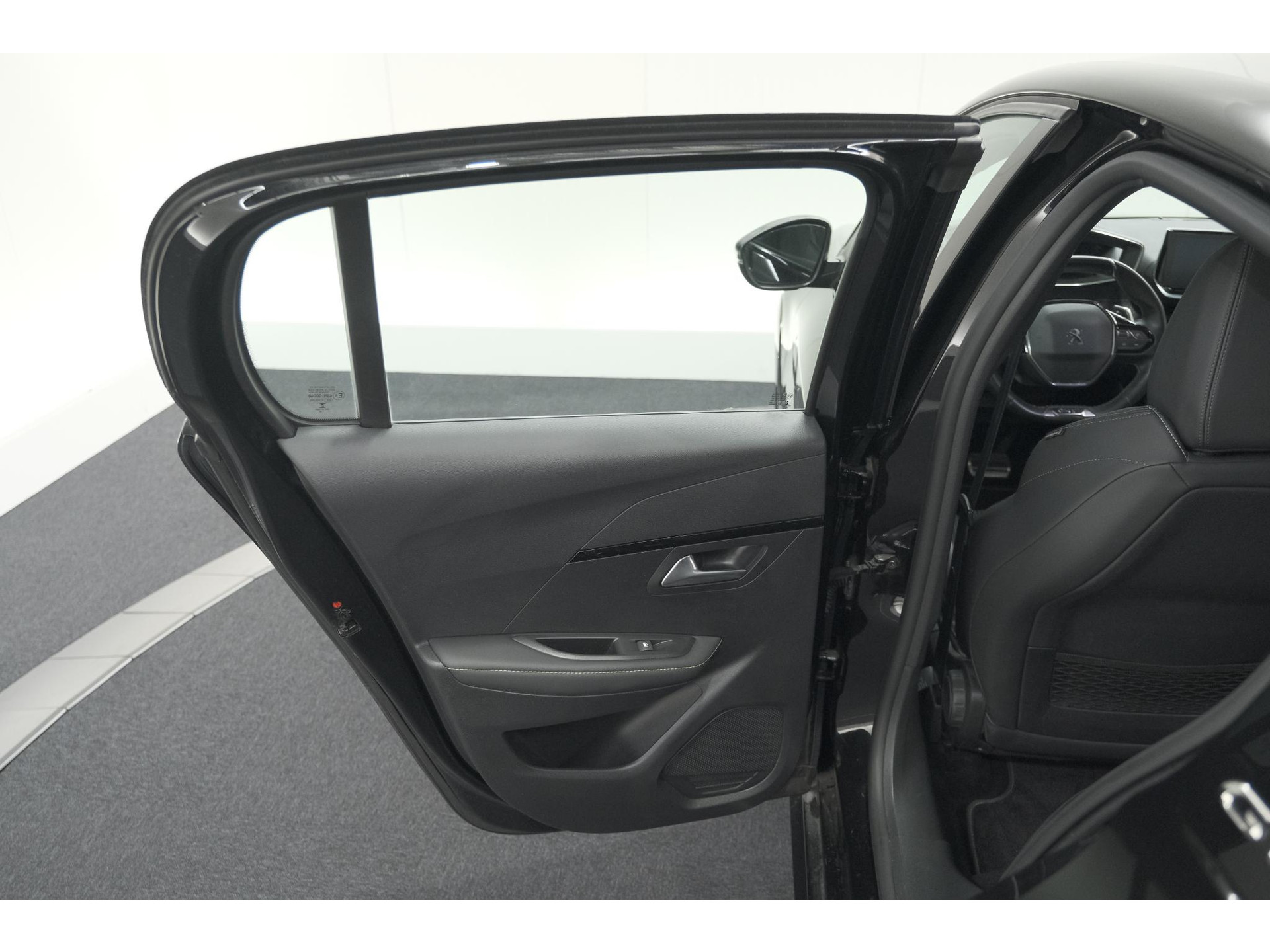 Peugeot 208 PureTech 130 EAT8 GT-Line | Camera | Adaptieve Cruise Control | Stoelverwarming | Navigatie