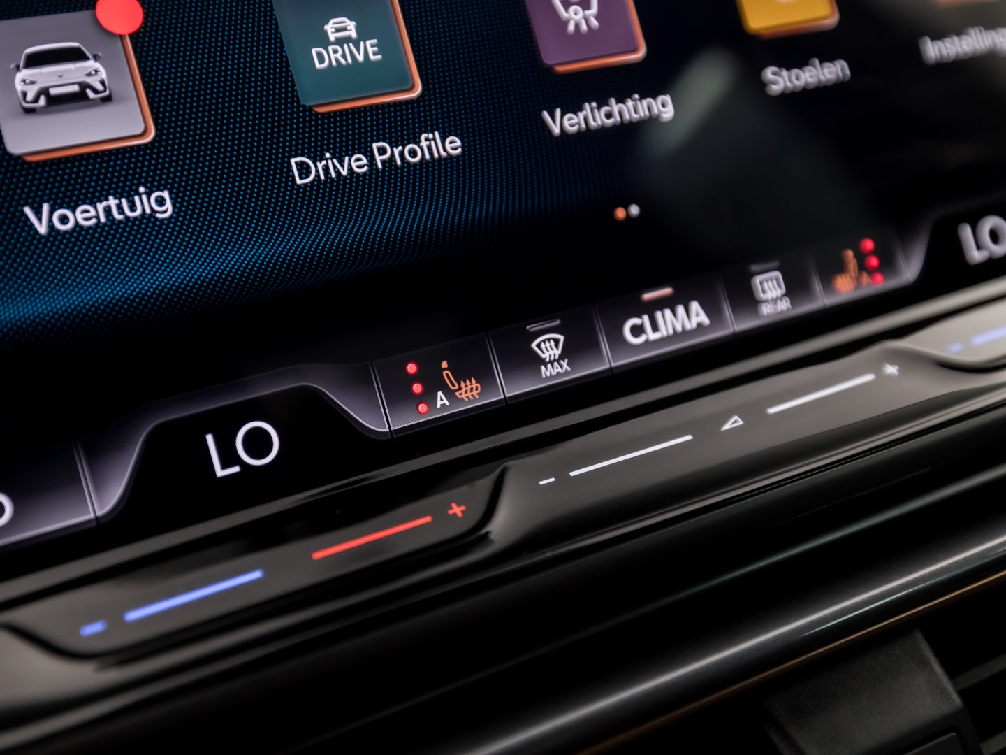 CUPRA Leon 1.5 TSI Sport 150Pk Automaat (APPLE CARPLAY, GROOT NAVI, KUIPSTOELEN, SENNHEISER AUDIO, CAMERA, STUUR/STOELVERWARMING, GETINT GLAS, NIEUWSTAAT)