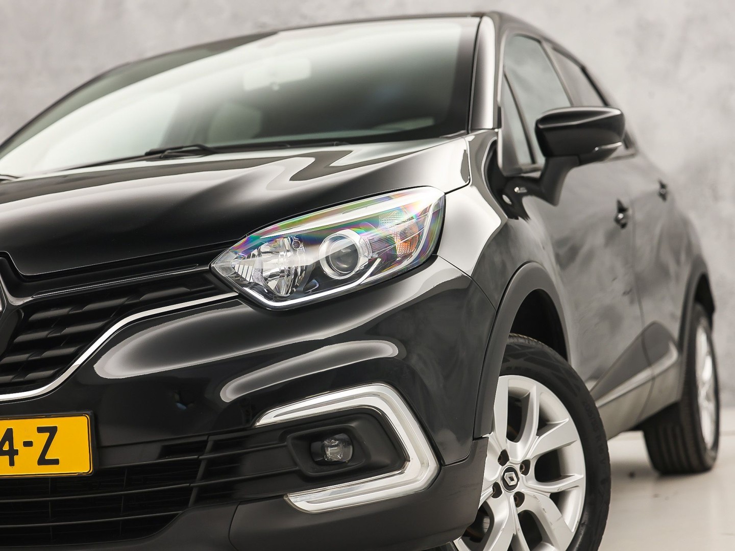 Renault Captur 0.9 TCe Sport (NAVIGATIE, CAMERA, CRUISE, SPORTSTOELEN, GETINT GLAS, LM VELGEN, NIEUWSTAAT)