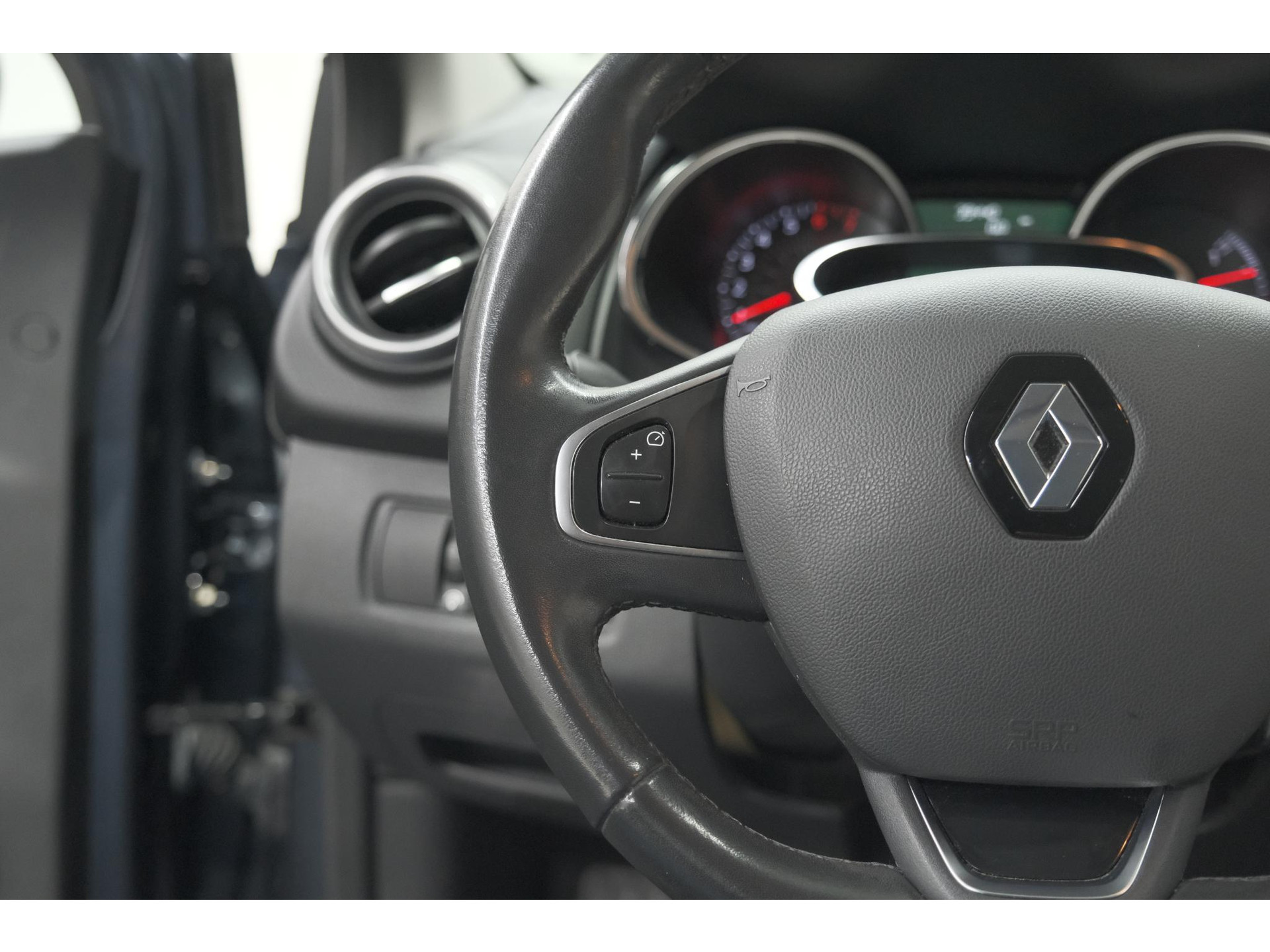 Renault Clio 1.2 Limited | Trekhaak | Navigatie | Parkeersensoren | Climate Control