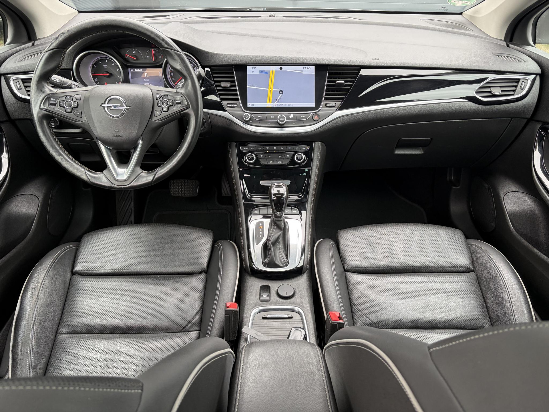 Opel Astra 1.4 Innovation ✓150pk✓Camera✓2e Eigenaar✓Carplay✓Pano✓Stoelverw✓Stuurverw✓Leder✓Navi✓Trekhaak✓Net beurt gehad✓Automaat✓Keyless✓Clima✓Cruise✓Pdc V+A✓105pk✓N.A.P✓17''Lm velgen✓Rijstrooksensor✓Apk tot 09-2027