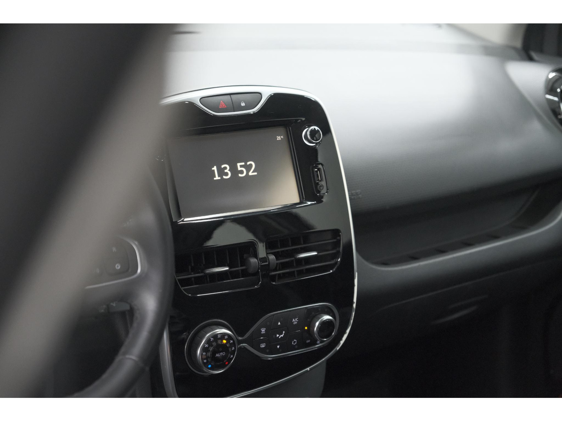 Renault Clio Estate 1.5 dCi ECO Dynamique | Parkeersensoren voor + achter | Armsteun | Navigatie