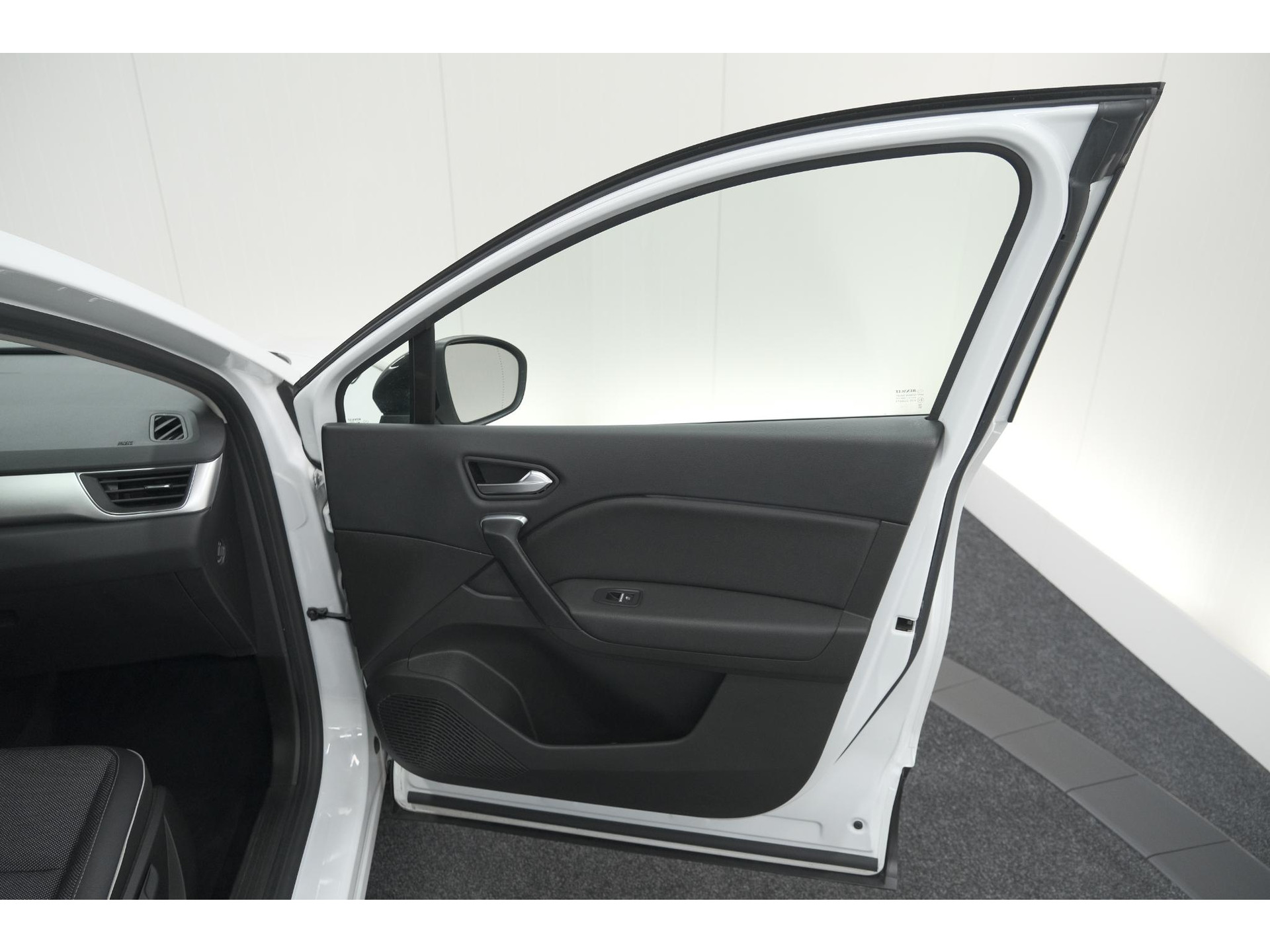 Renault Captur 1.6 E-Tech Plug-in Hybrid 160 Intens | Trekhaak | Camera | Navigatie | Parkeersensoren | Pack Winter