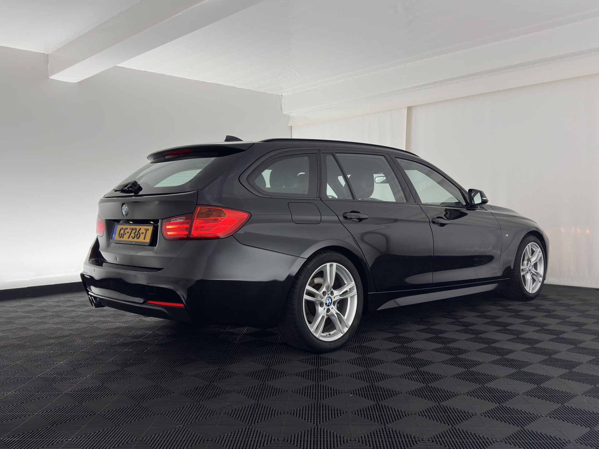BMW 3-serie Touring 318d High Executive M-Sportpack Aut. *FULL-LEATHER | HEATED-SPORTSEATS | NAVI-FULLMAP | ECC | PDC | CRUISE | 18''ALU*