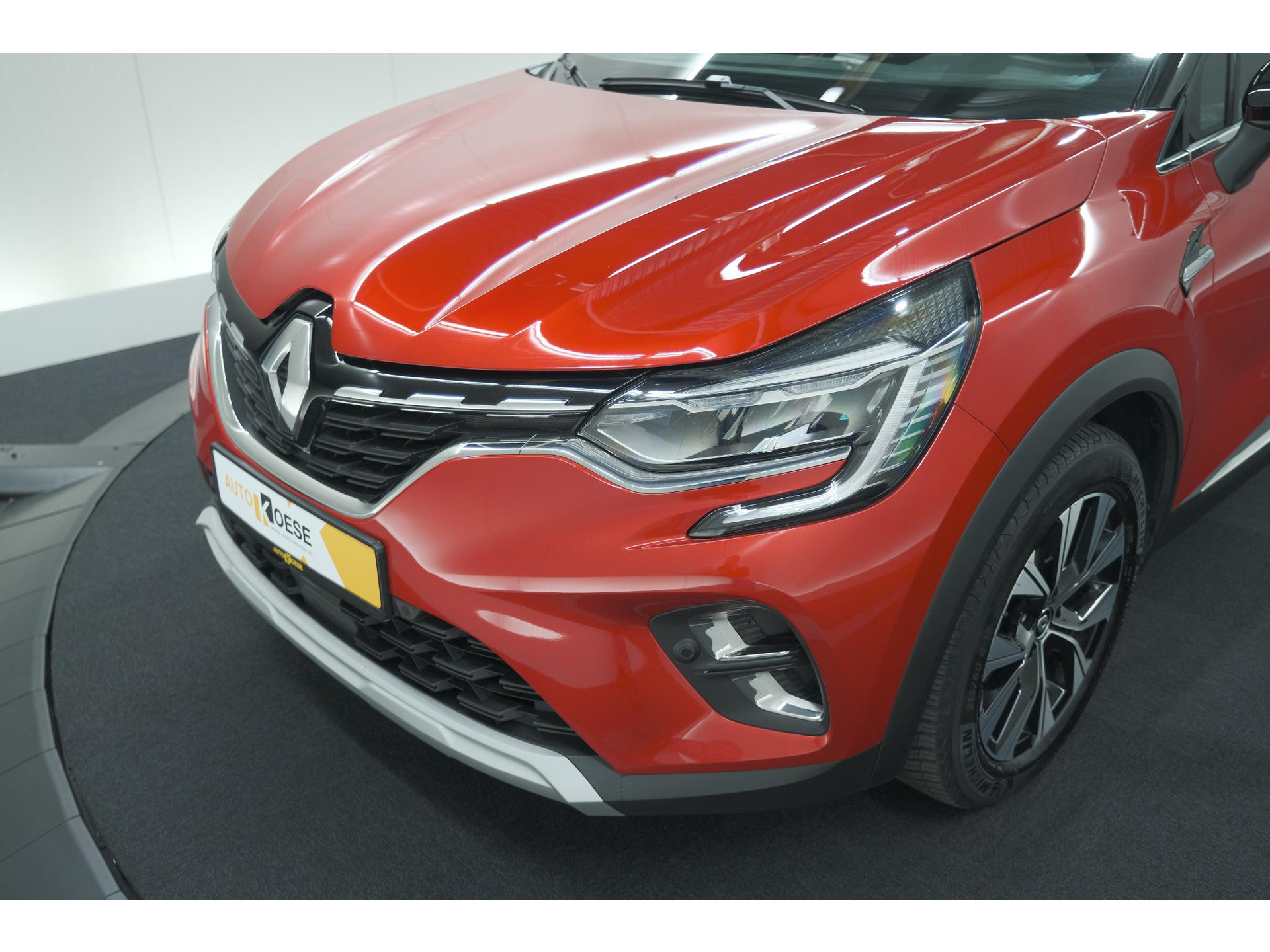 Renault Captur 1.6 E-Tech full hybrid 145 techno | Navigatie | Camera | Apple Carplay | 9.3 Inch Grootscherm