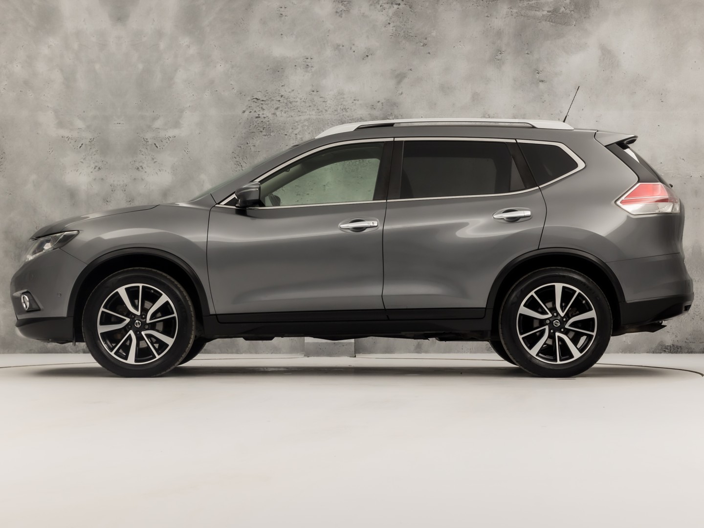 Nissan X-Trail 1.6 DIG-T Tekna 7 Persoons 163Pk (PANORAMADAK, TREKHAAK, NAVIGATIE, 360 CAMERA, LEDER, STOELVERWARMING, SPORTSTOELEN, GETINT GLAS, CRUISE, NIEUWSTAAT)