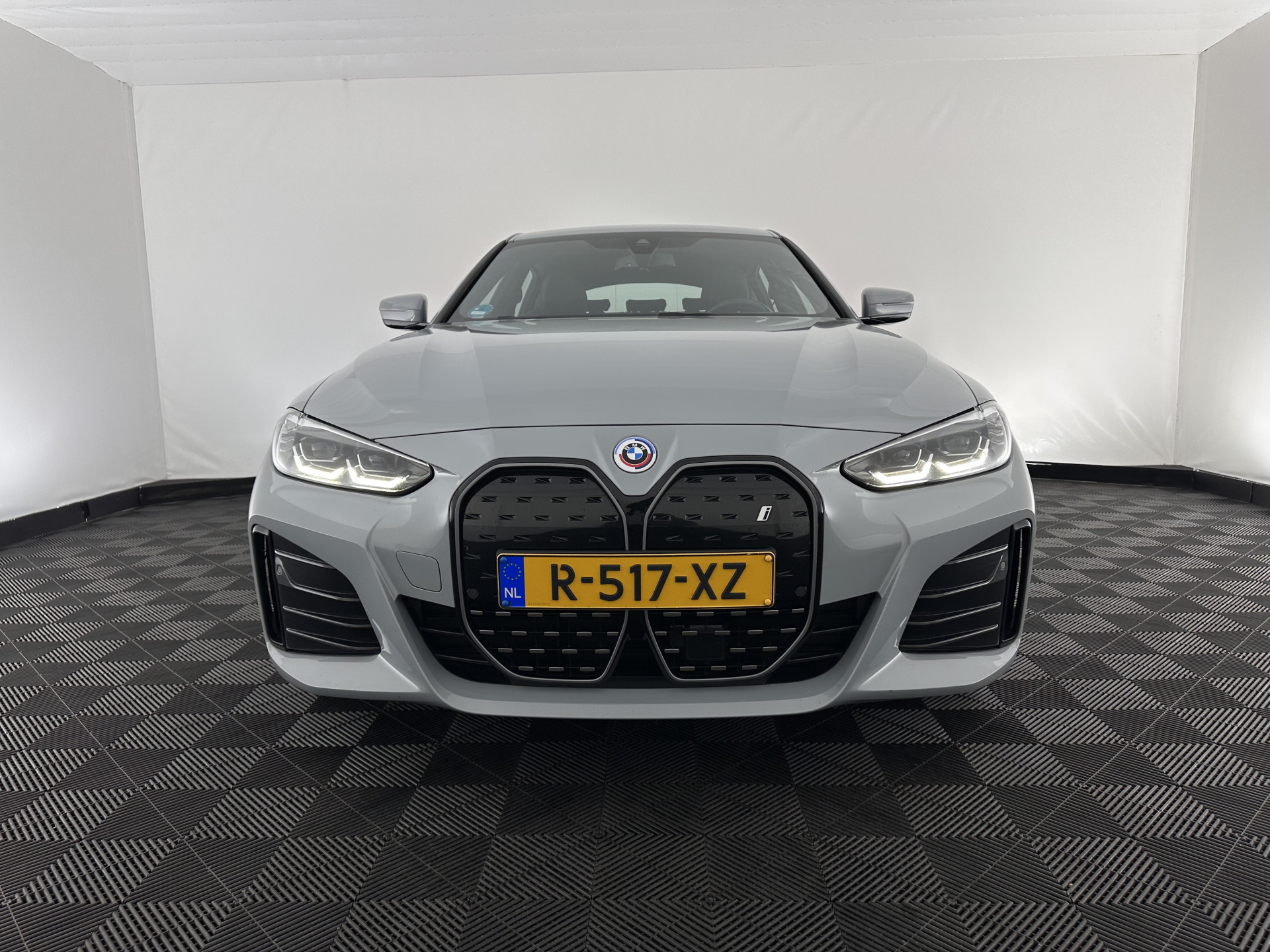 BMW i4 eDrive40 84 kWh M-Sport *M50 JAHRE* [ 3-Fase-11 kW ] {SOH-96%} (INCL-BTW) *LEATHER-ALCANTARA | FULL-LED | ADAPTIVE-CRUISE | HEATED-SPORTSEATS | CAMERA | DAB | DIGI-COCKPIT | NAVI-FULLMAP | AMBIENT-LIGHT | ECC | PDC | CARPLAY | KEYLESS | SHIFTPADDLE