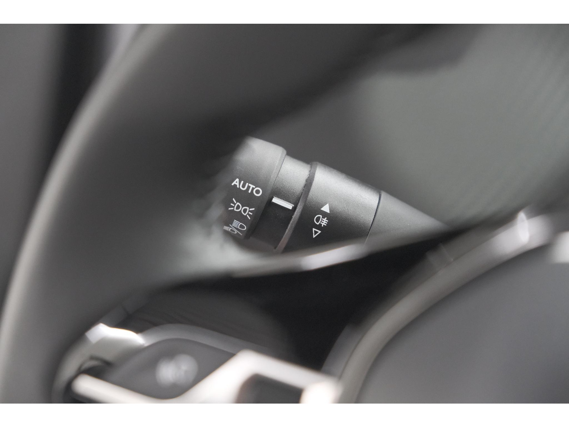 Peugeot 2008 PureTech 100 Allure | Apple Carplay | Parkeersensoren | Climate control